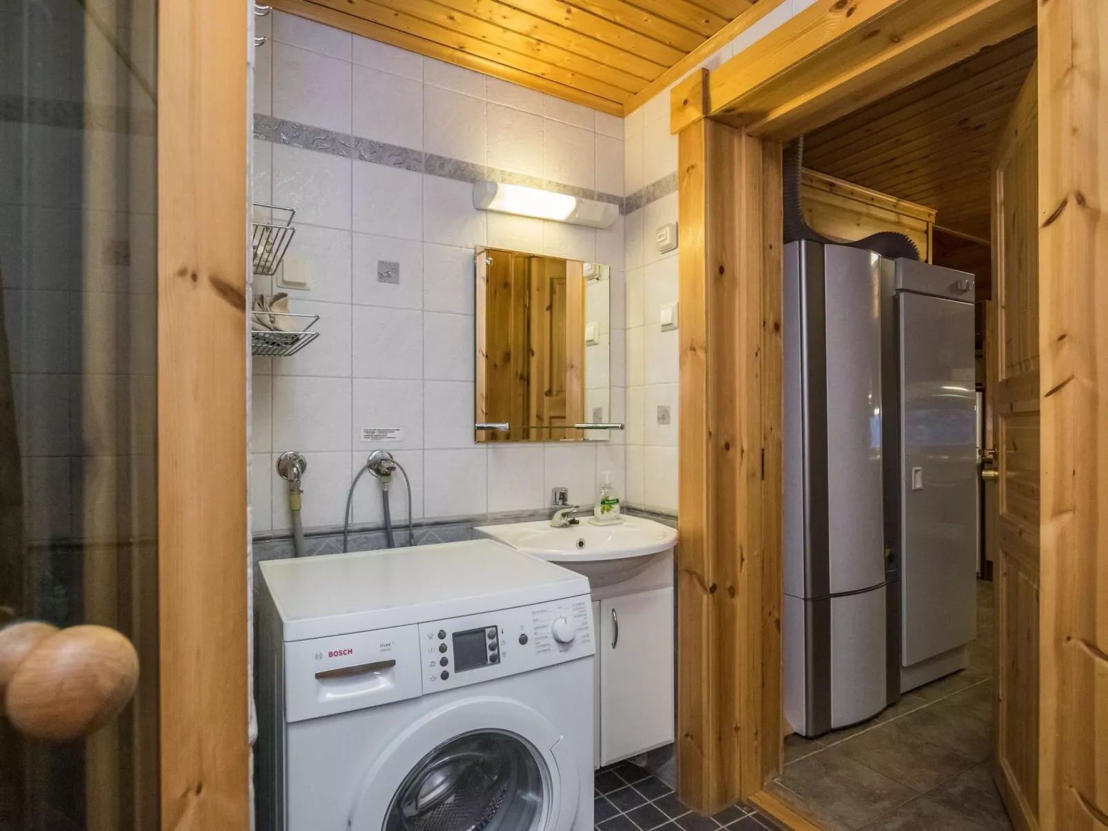 Hiisi mökki-Drinnen