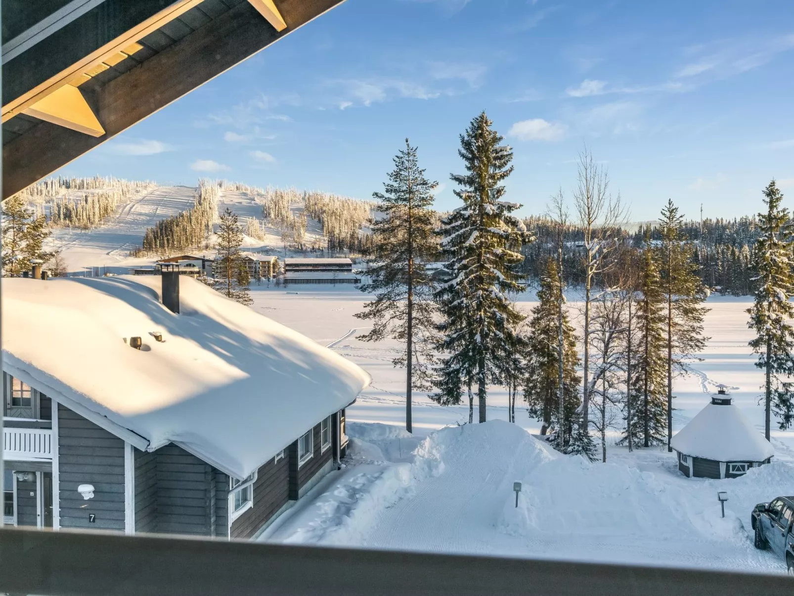 Aurinko-saaga 6 paritalo-Dedans