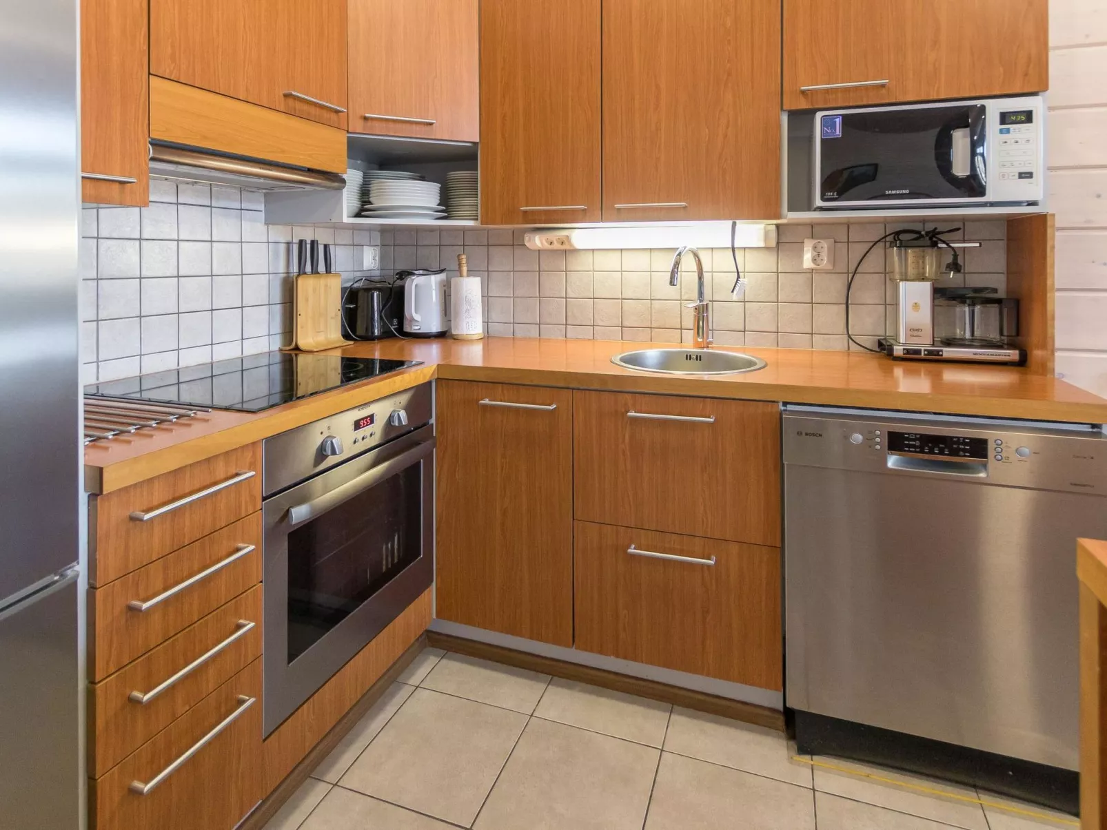 Hallan karhu b, paritalo-Inside