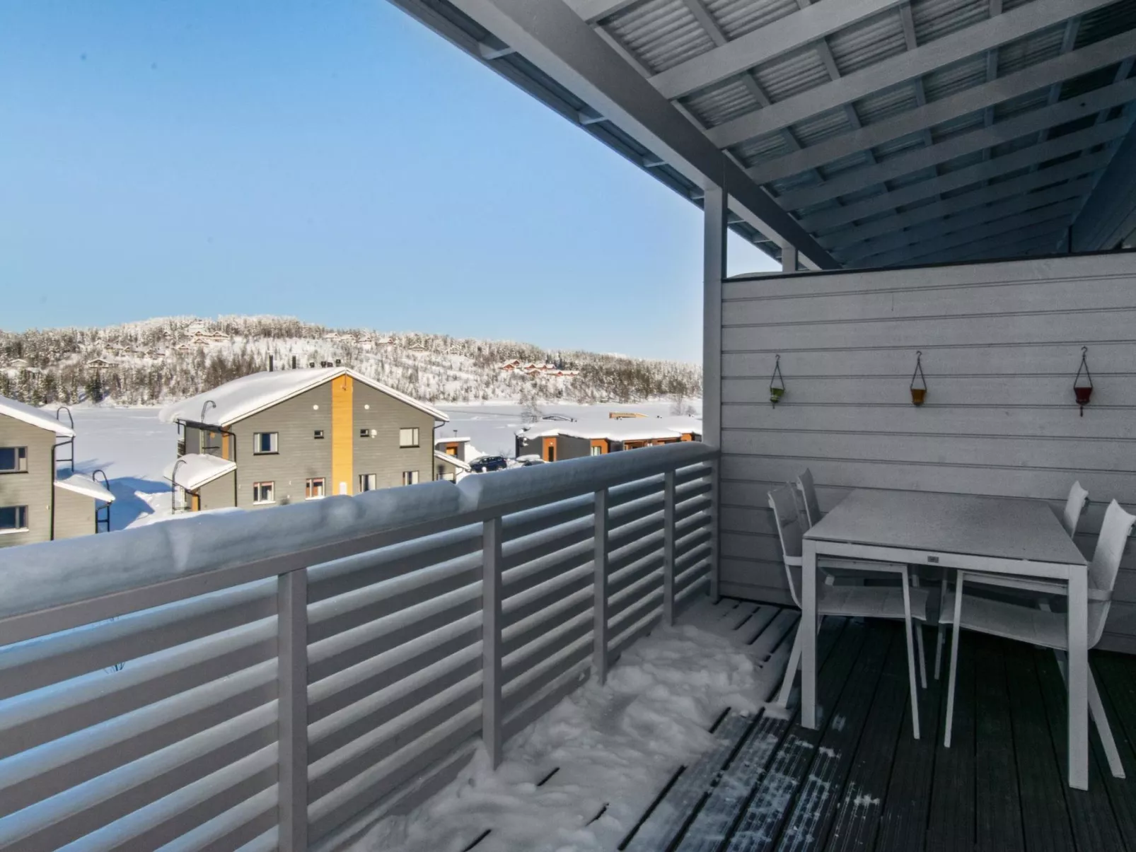 Skivillas 78 ukkohalla (2)-Dedans