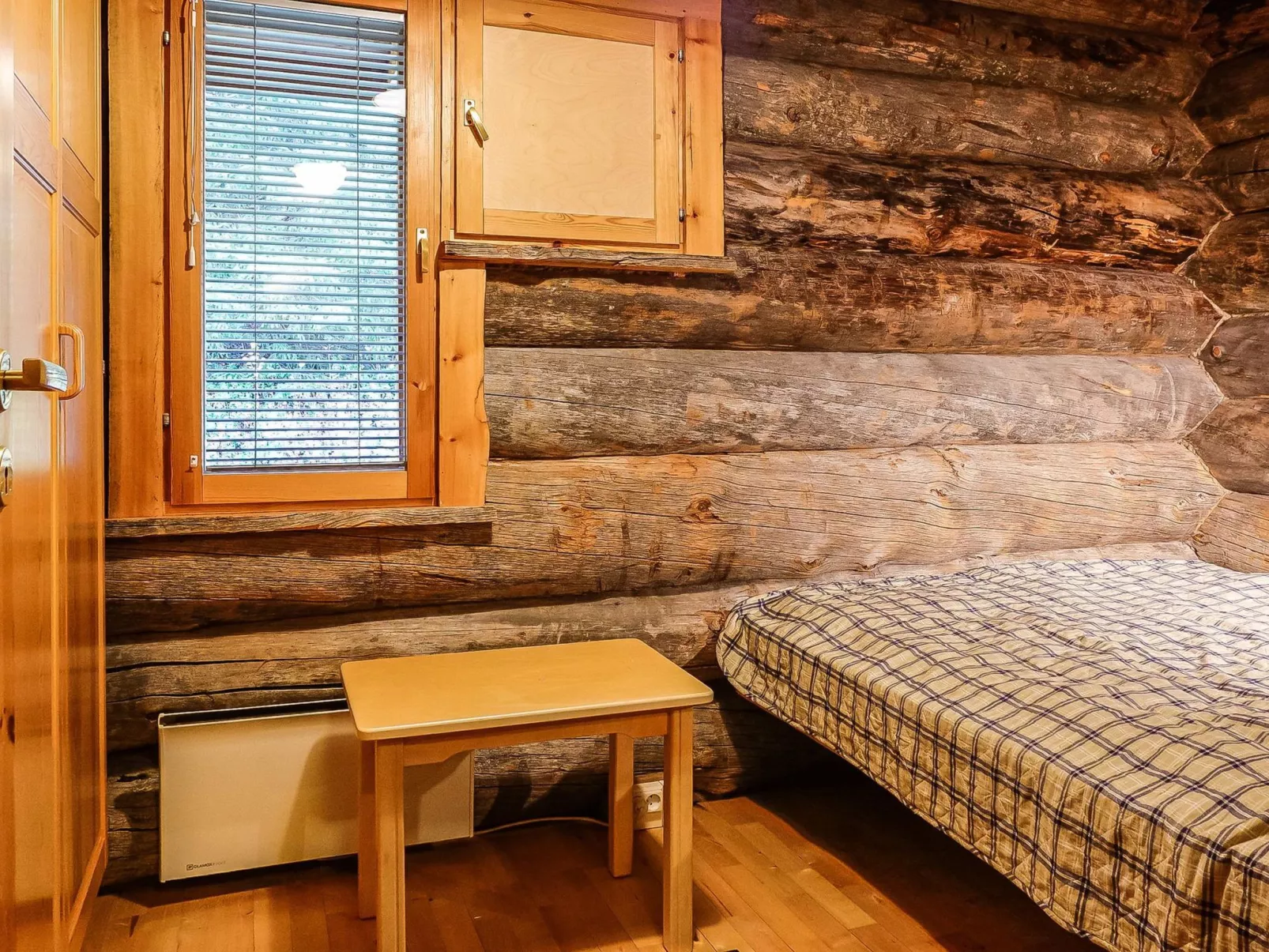 Sallanhelmi c2-Dedans