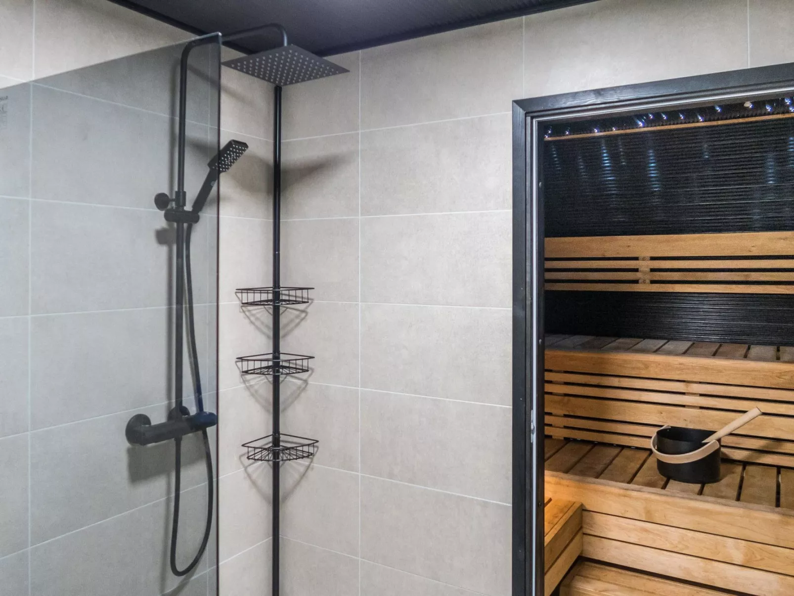 Kivilahti vuokatti-Inside