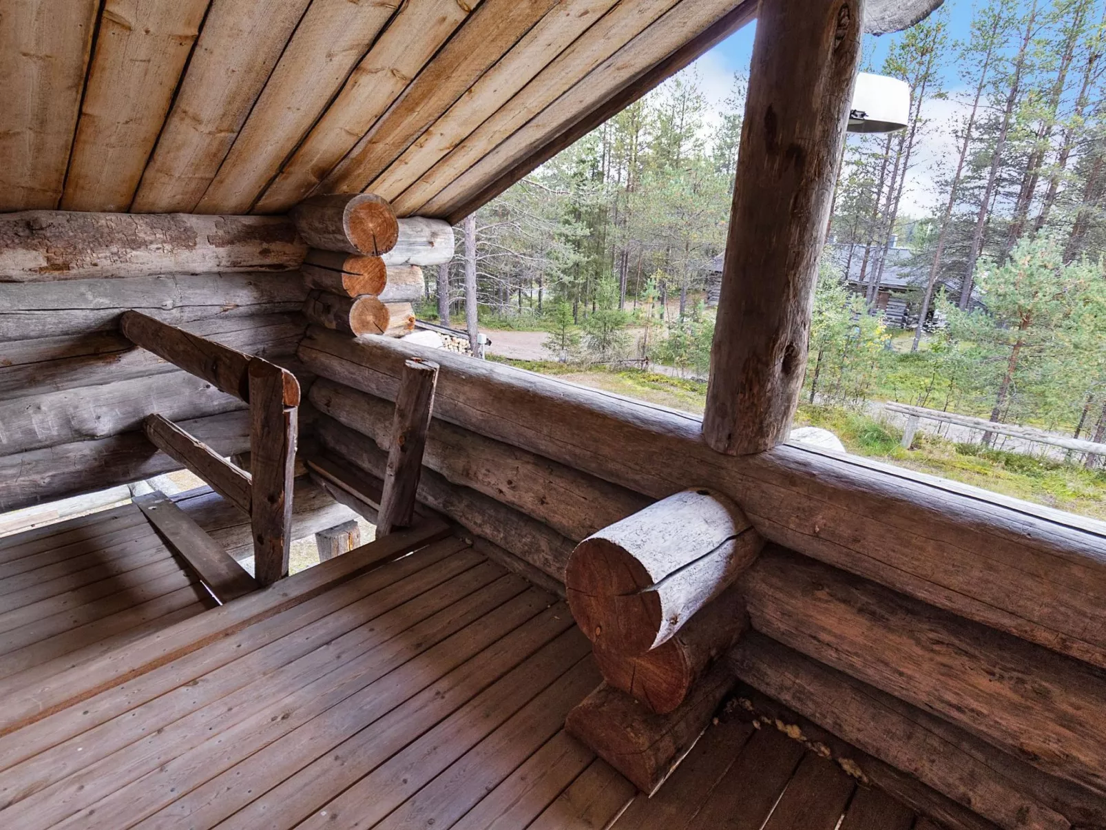 Agenttimajat 2-Dedans