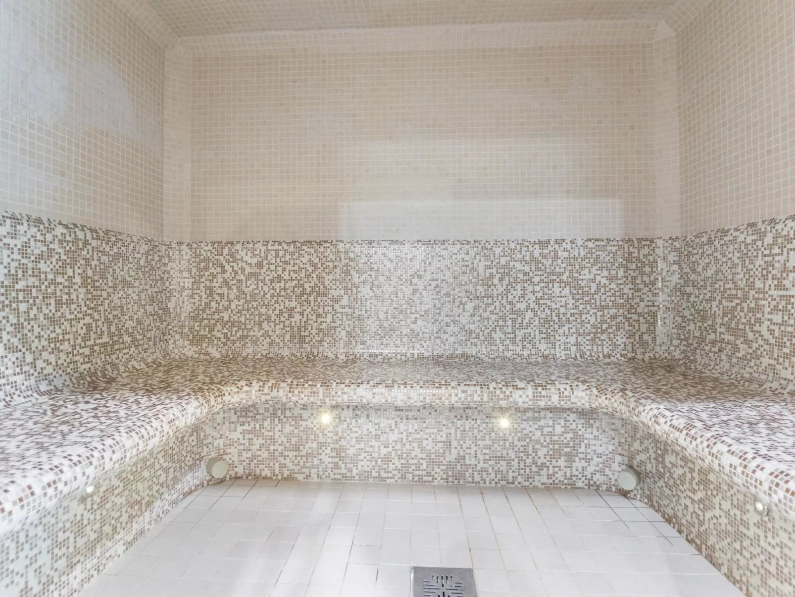 Naava kaarna spa-Drinnen