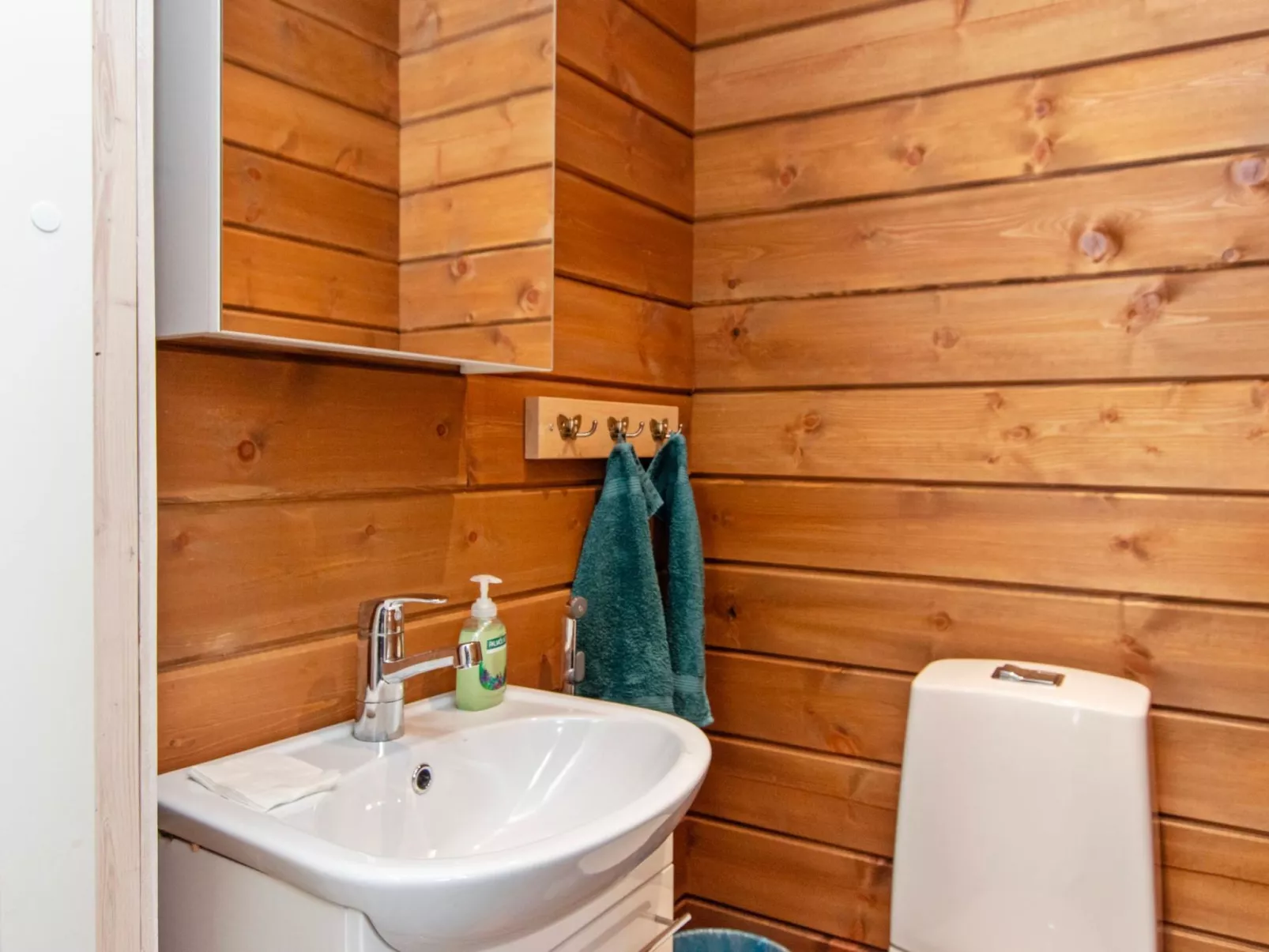 Kaislajärven huvila-Drinnen