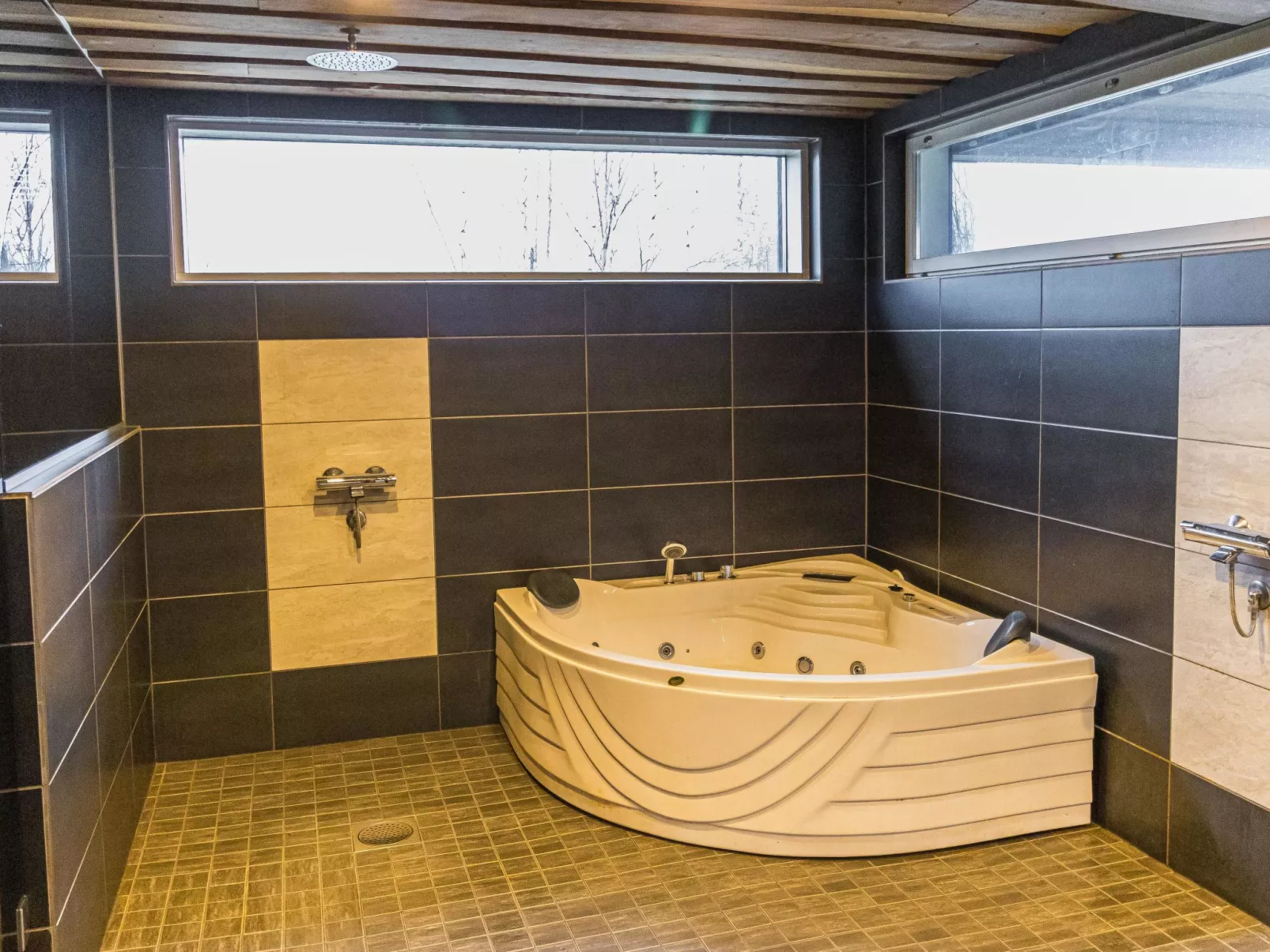 Ellivuori west 1-Dedans