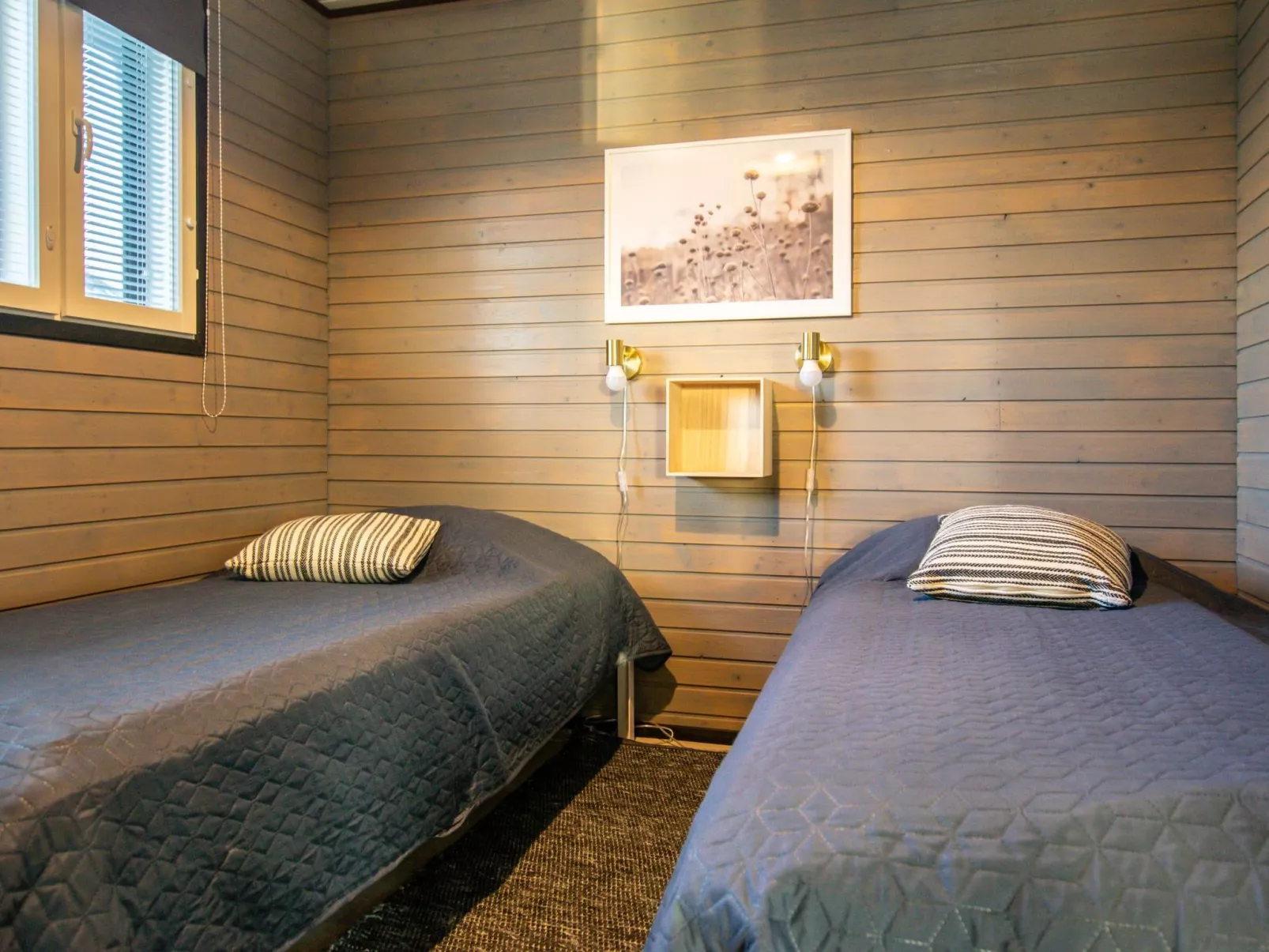 Aurinkopaikka-Dedans