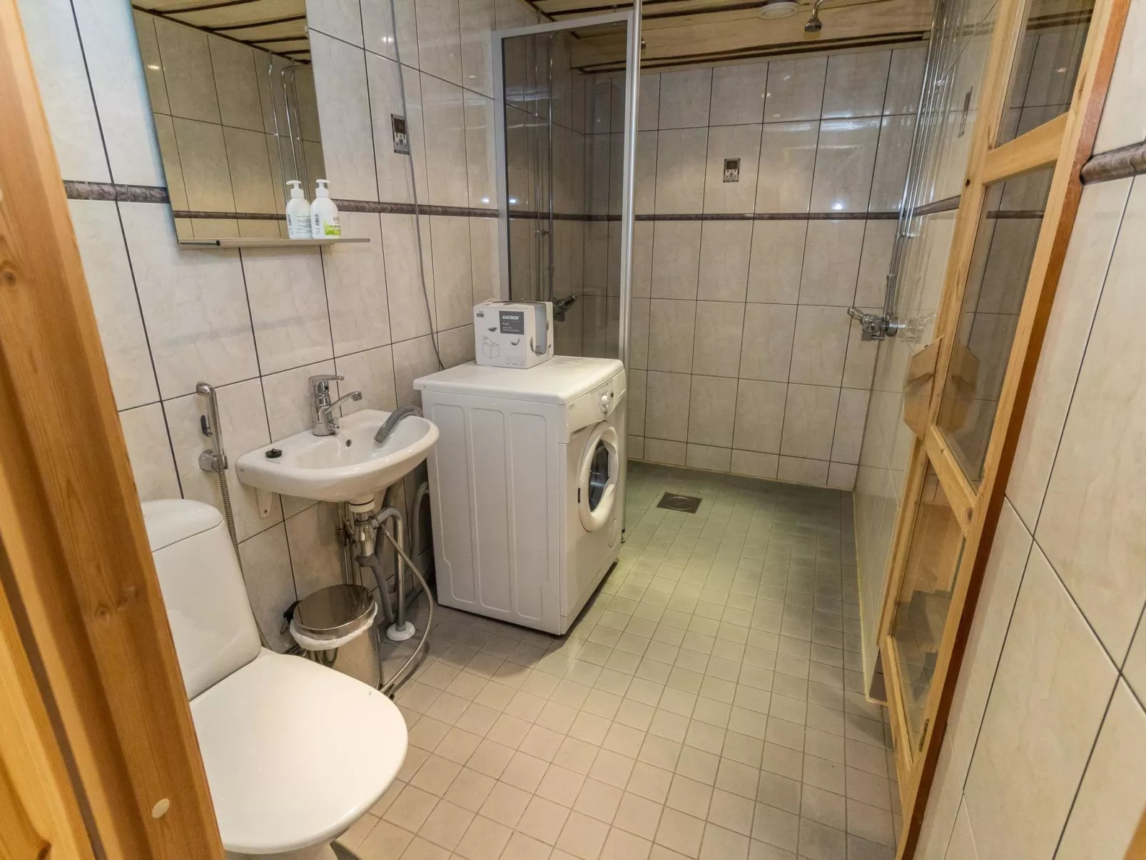 Matkajoentie 4b-Dedans