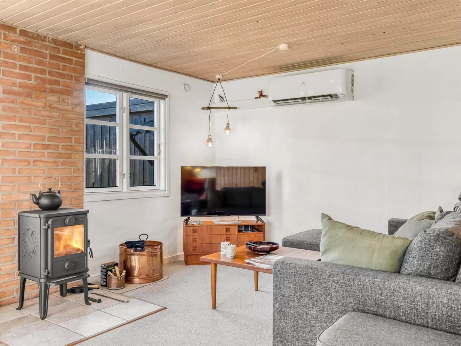 "Yaris" -  from the sea-Drinnen