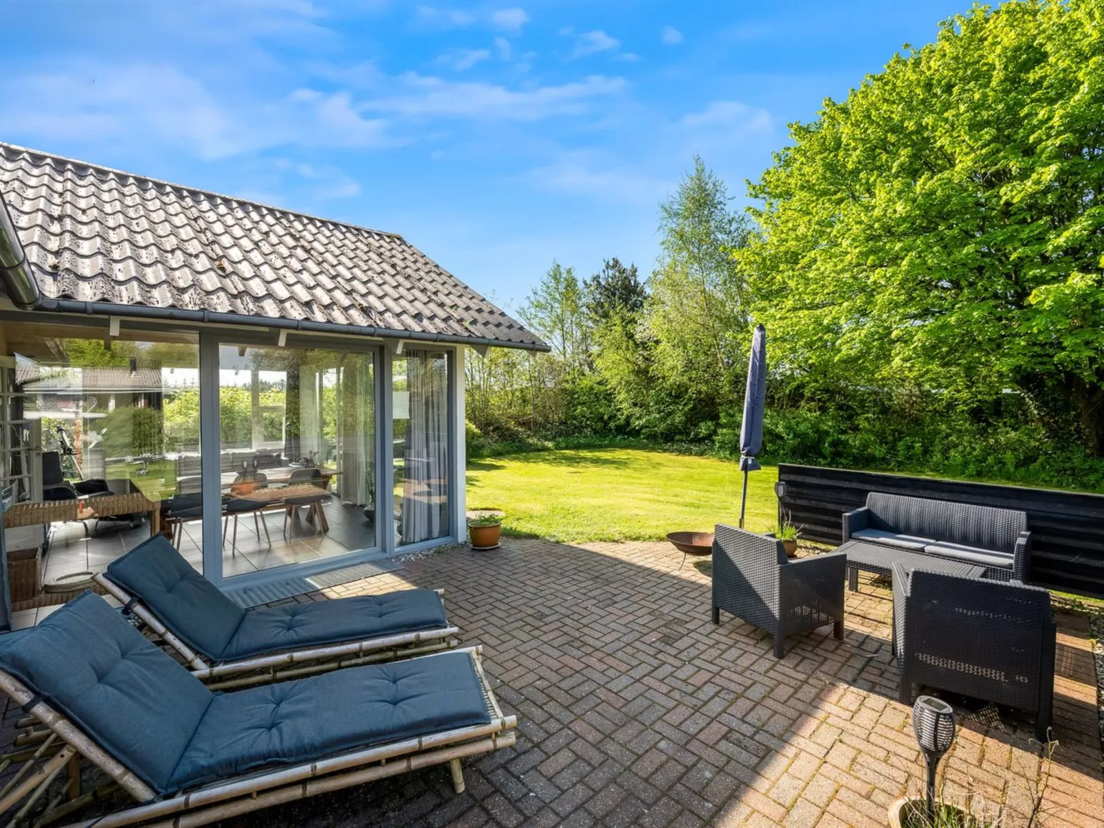 "Fido" - 500m to the fjord-Outside