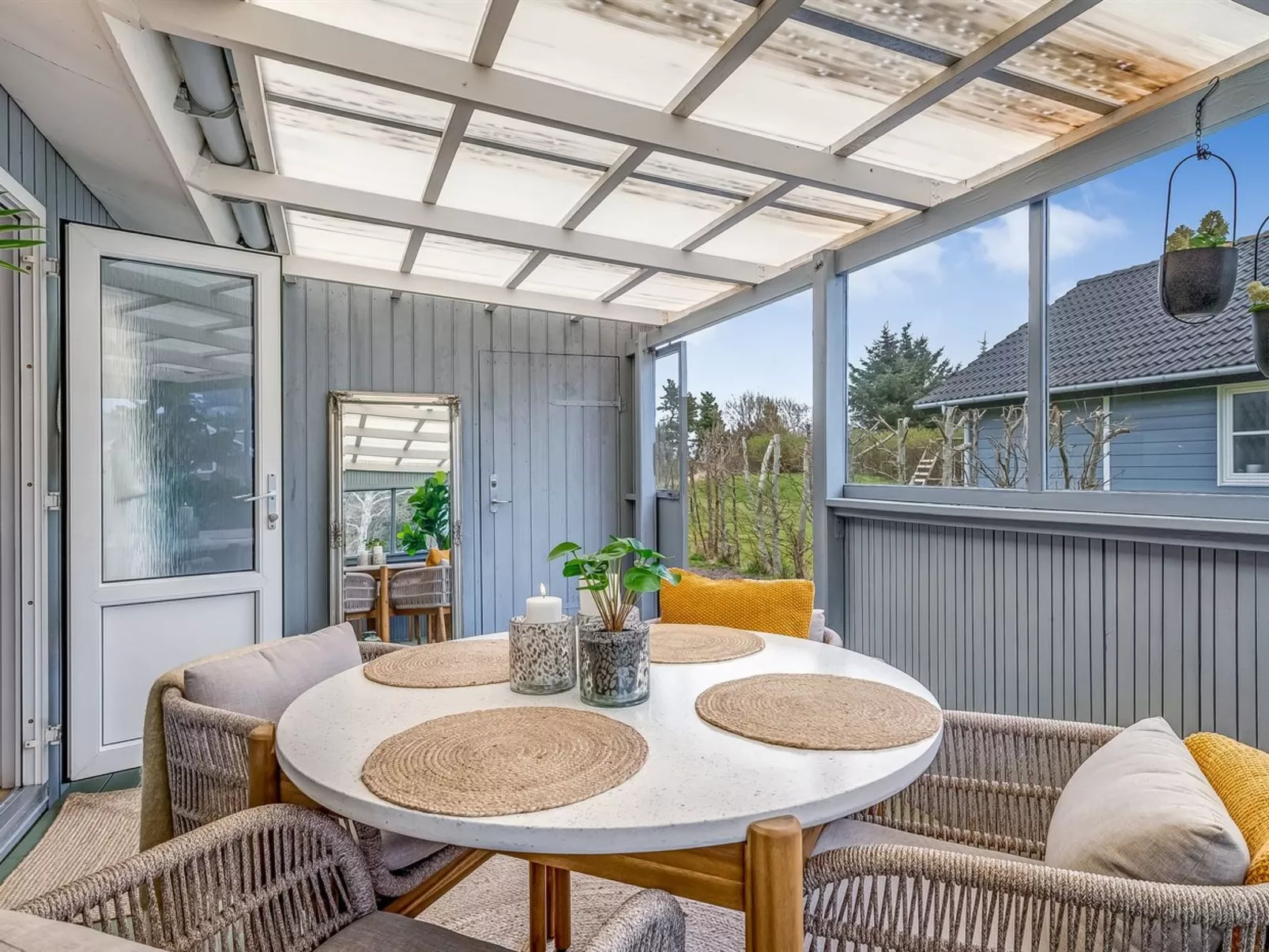 "Heike" - 700m to the fjord-Drinnen