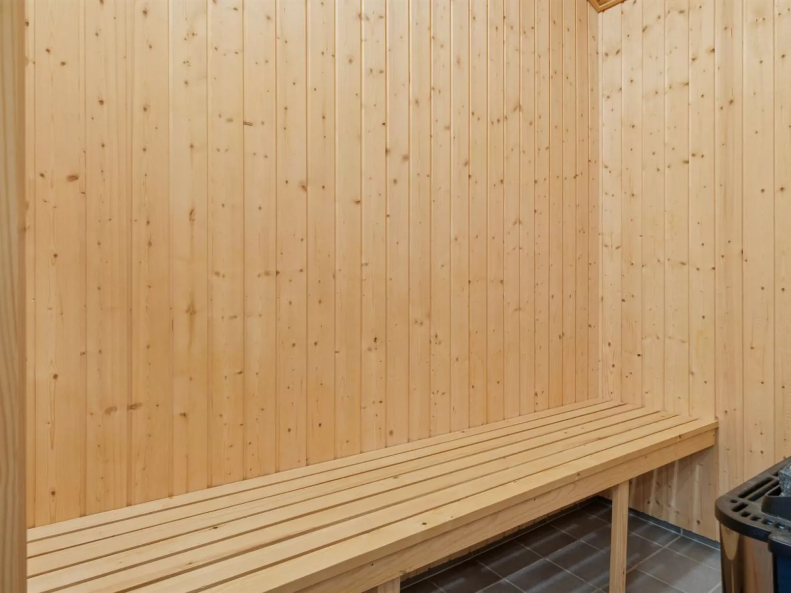 "Edna" - 500m from the sea-Drinnen