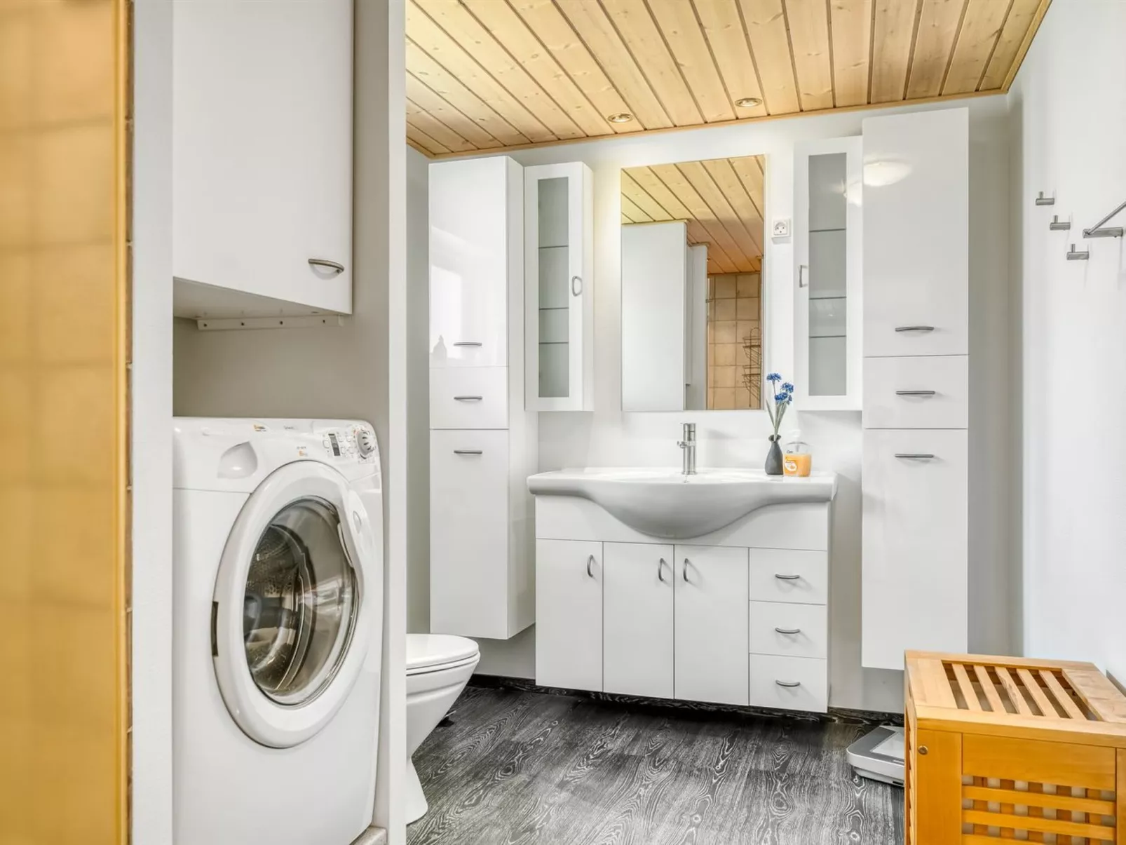 "Rathi" -  from the sea-Drinnen