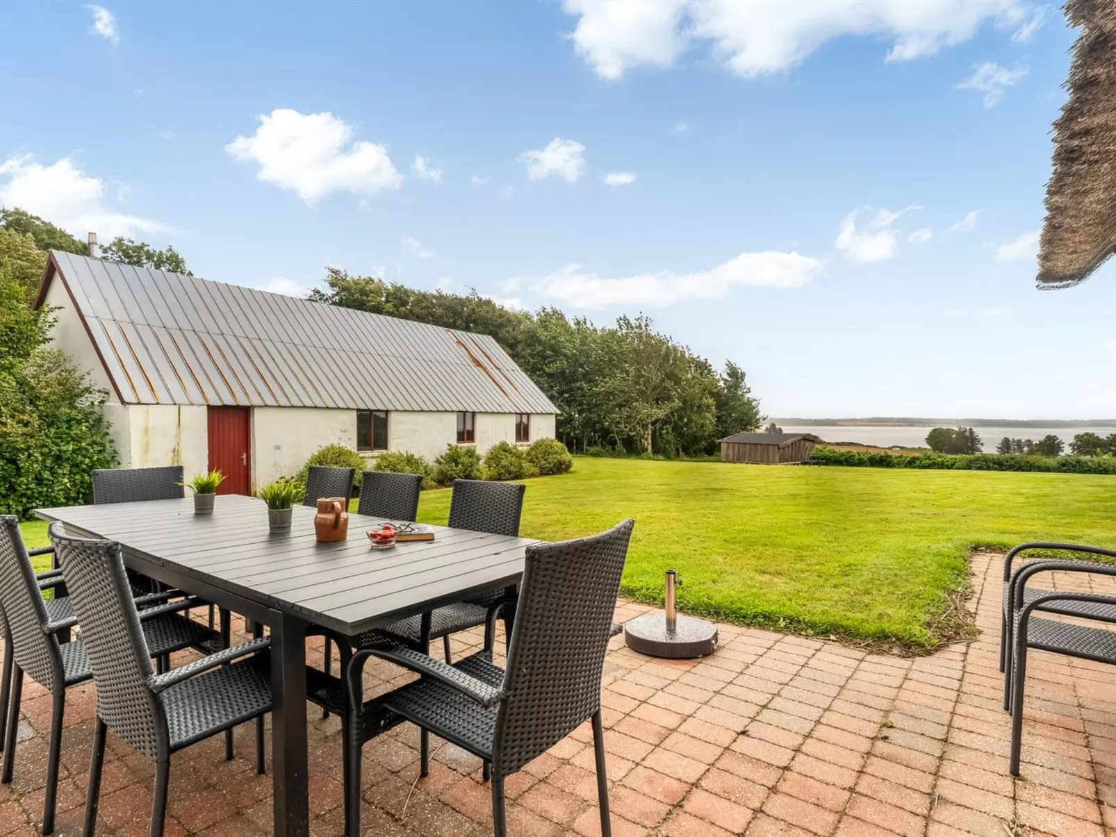 "Åsta" - 400m to the fjord-Outside