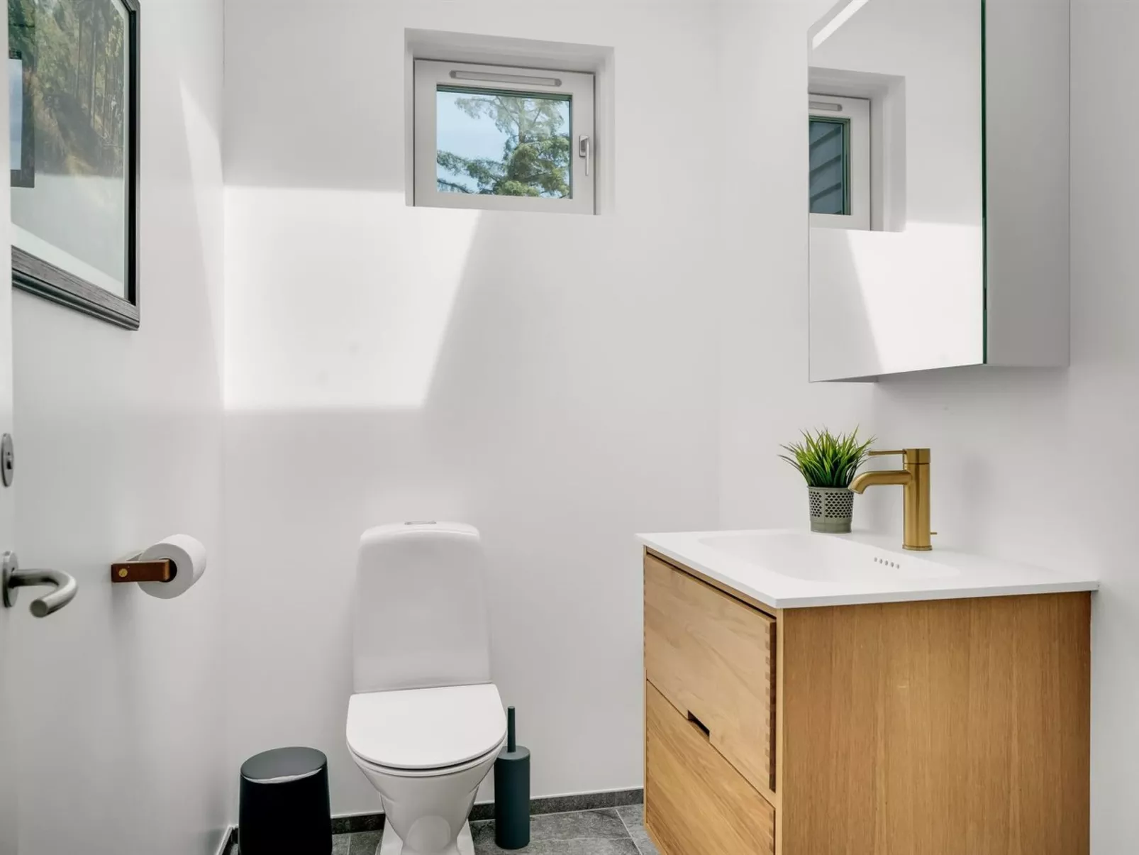 "Jonas" -  from the sea-Dedans