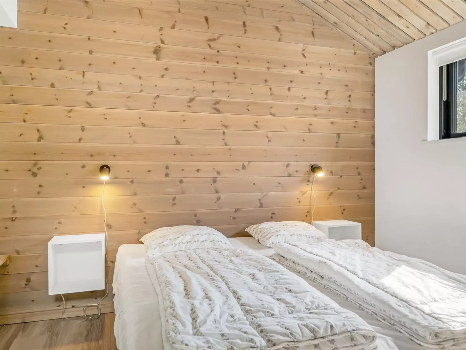 "Arbnora" -  from the sea-Dedans