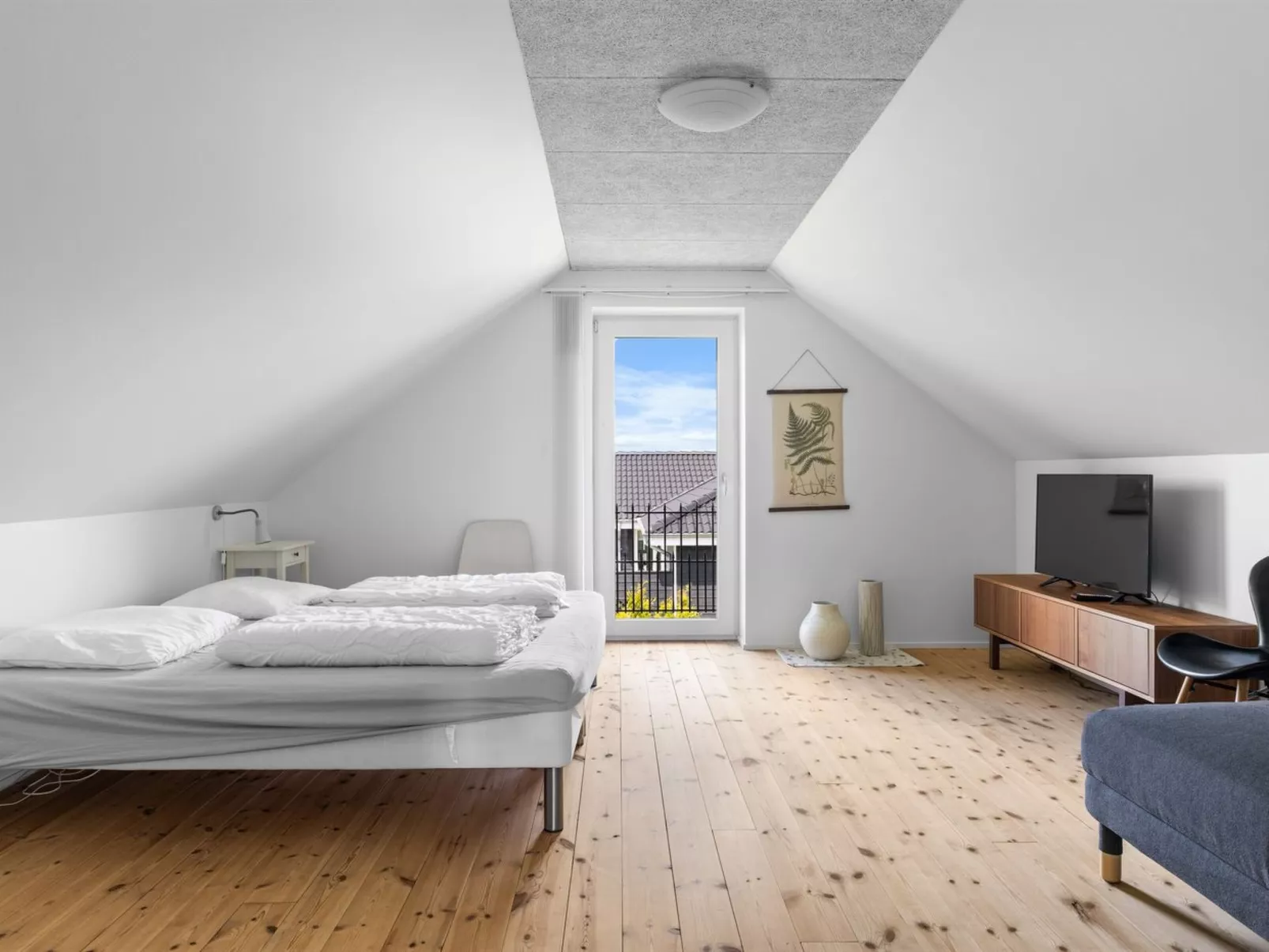 "Ung" - 460m from the sea-Inside