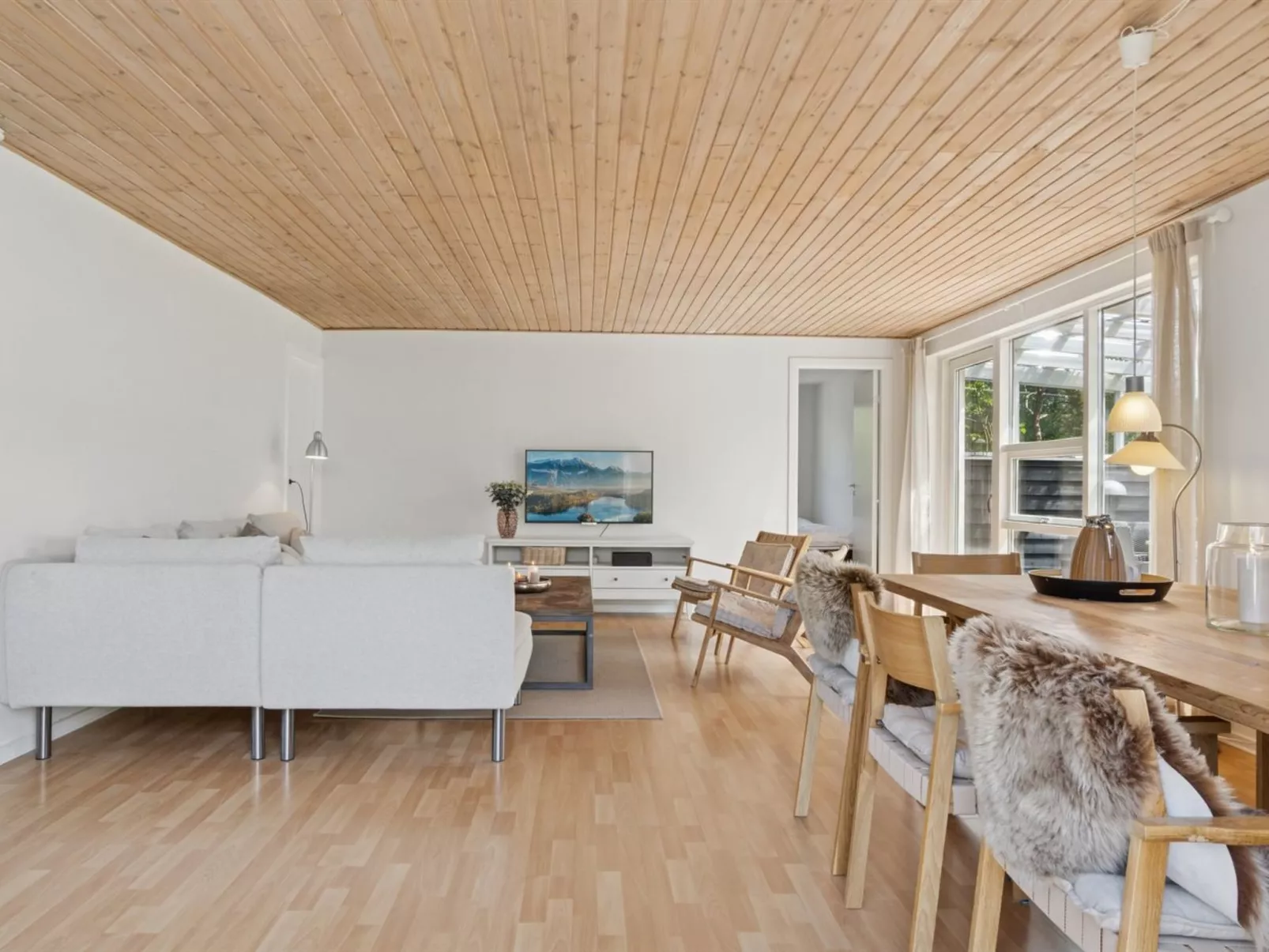 "Annabeth" - 850m from the sea-Inside