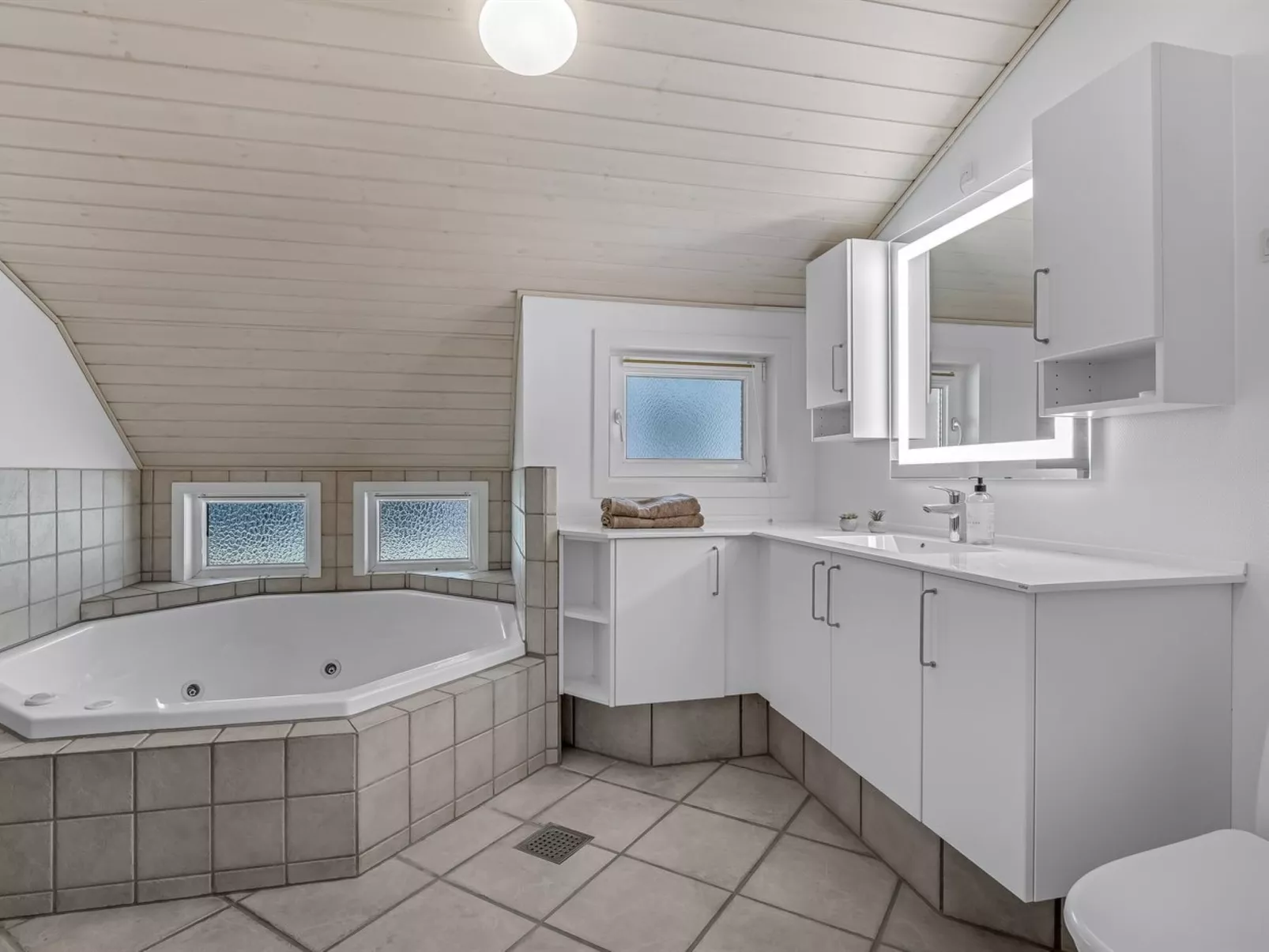 "Batsha" - 1.7km from the sea-Dedans