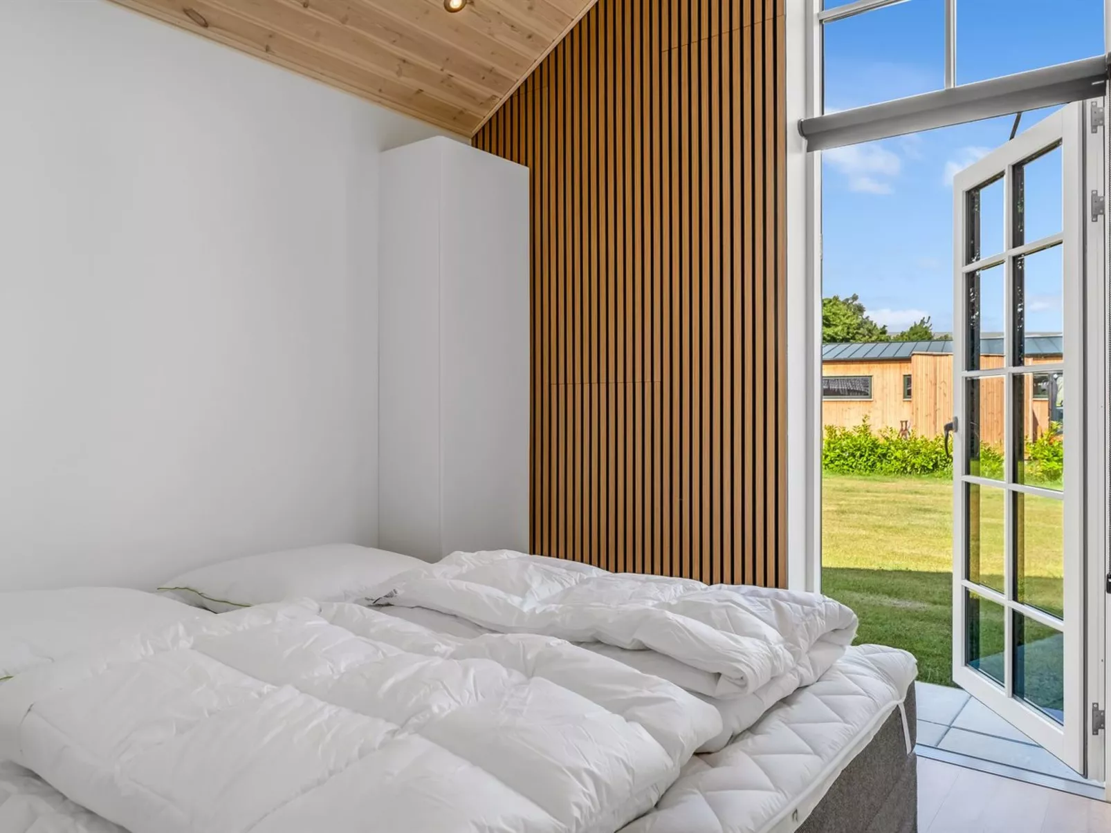 "Osa" -  from the sea-Drinnen