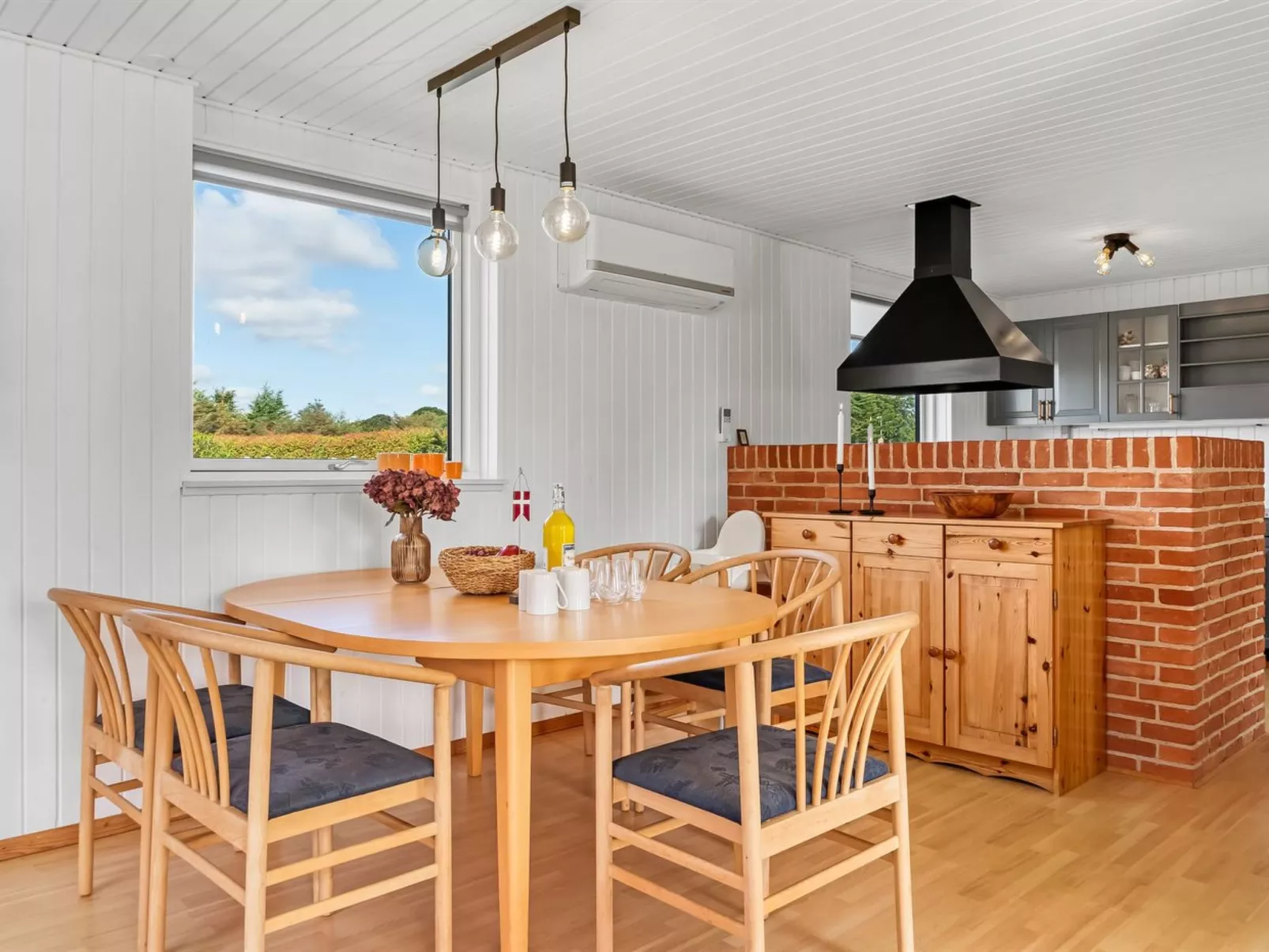 "Lillan" -  from the sea-Inside