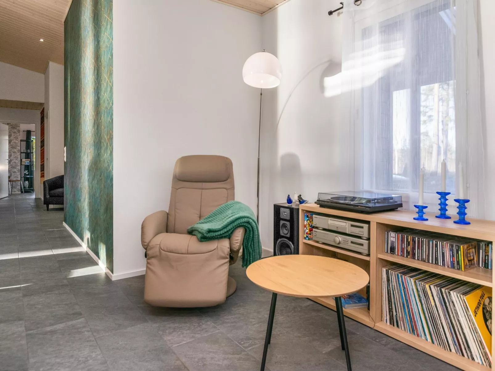 Järven idylli-Inside