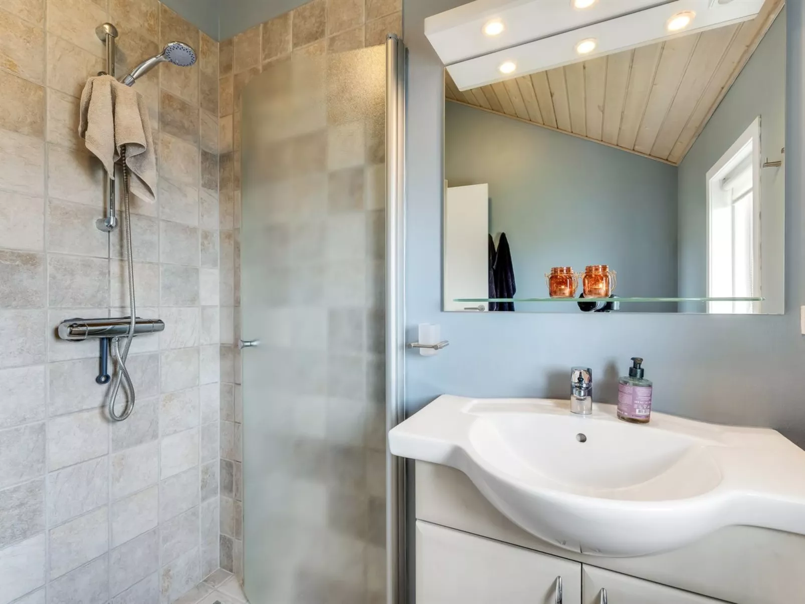 "Effie" - 500m from the sea-Dedans