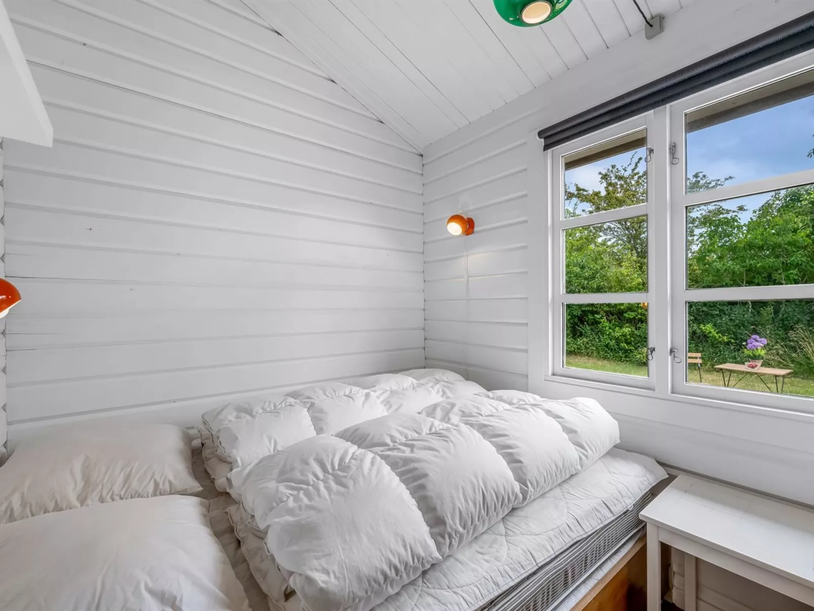 "Blesse" - 500m to the fjord-Drinnen