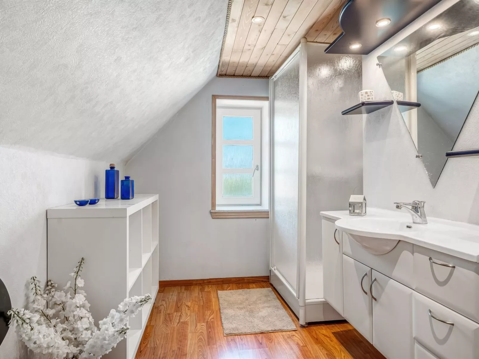 "Elia" - 5km to the fjord-Dedans