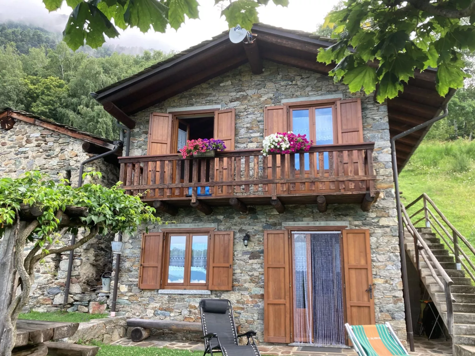 Baita Lake View-Outside