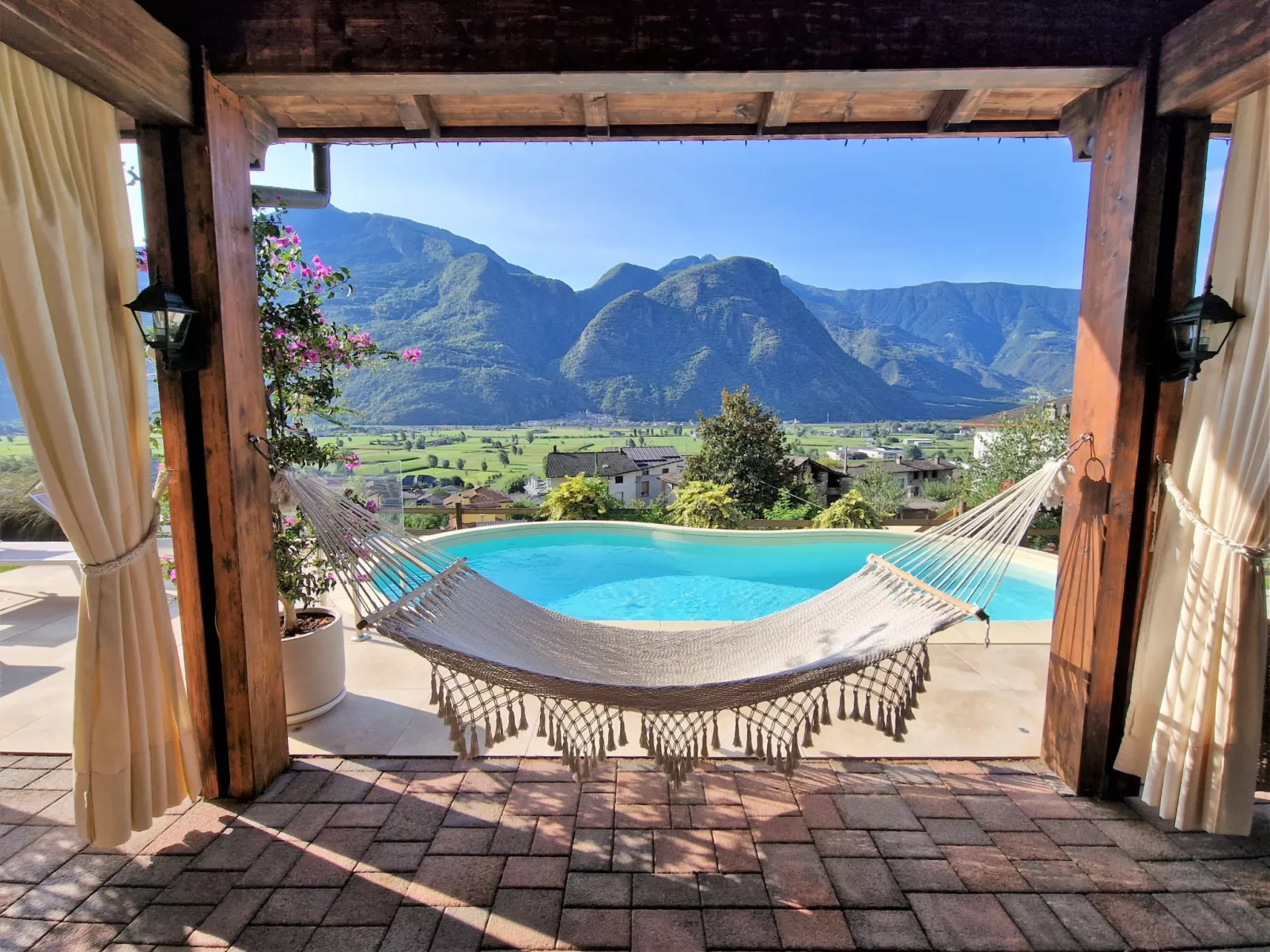 Valley View Pool Apartment-Outside