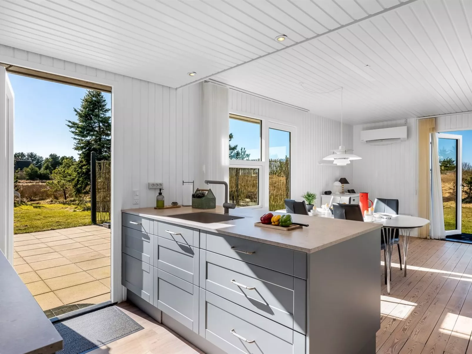 "Sinikka" - 900m from the sea-Drinnen