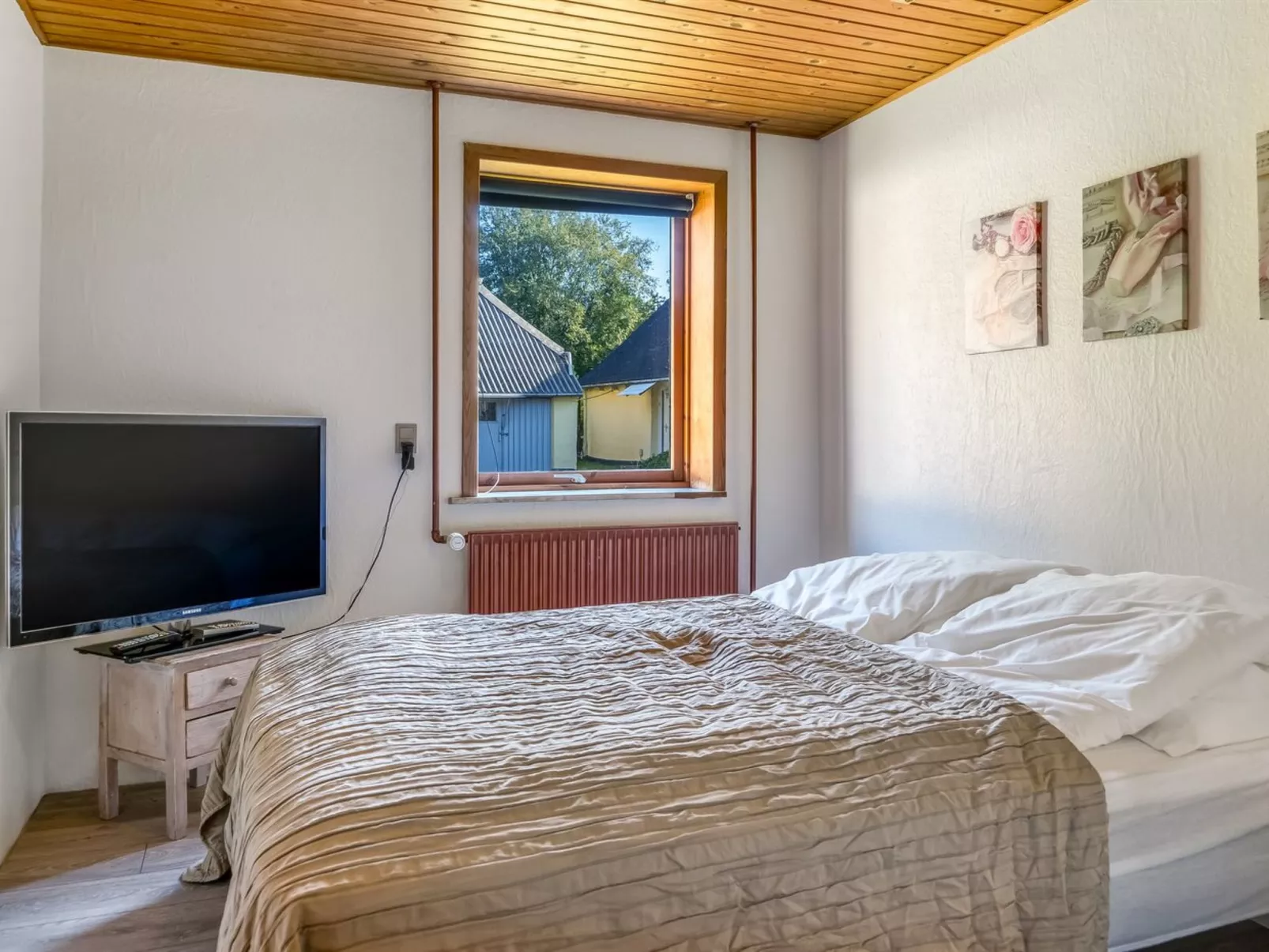 "Eiko" - 400m to the fjord-Inside