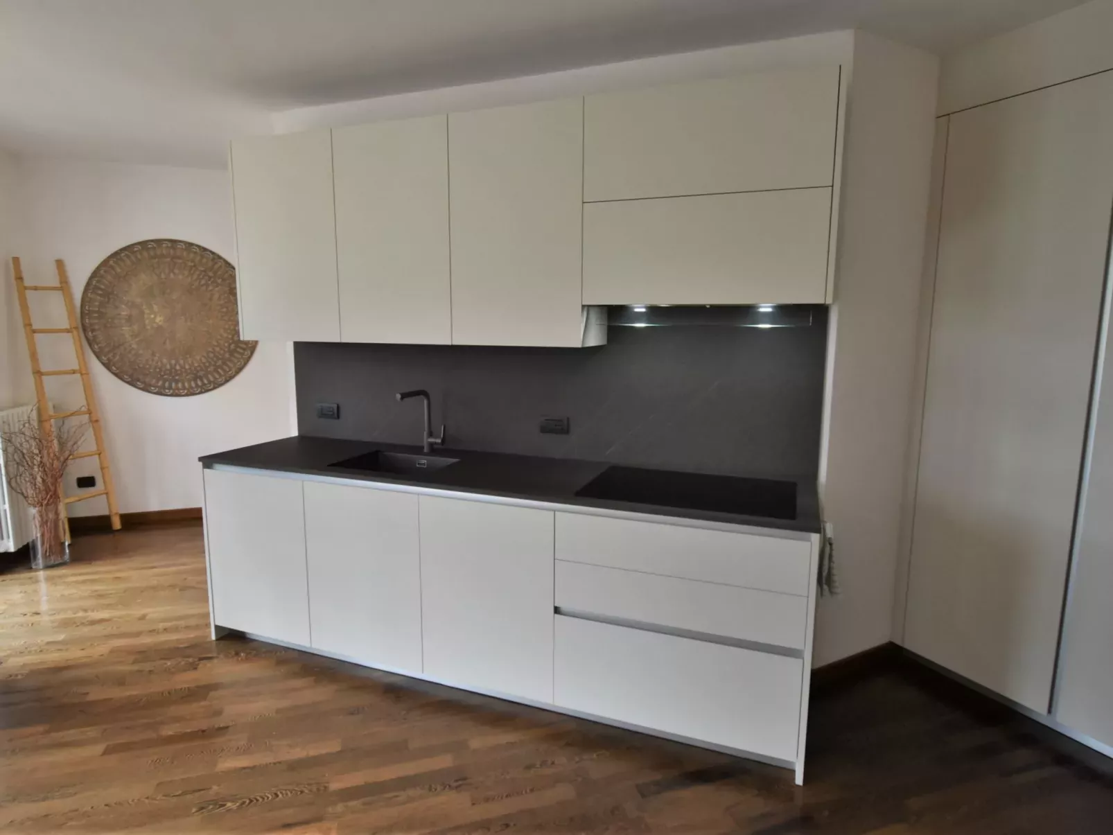 Valley View Pool Apartment-Inside