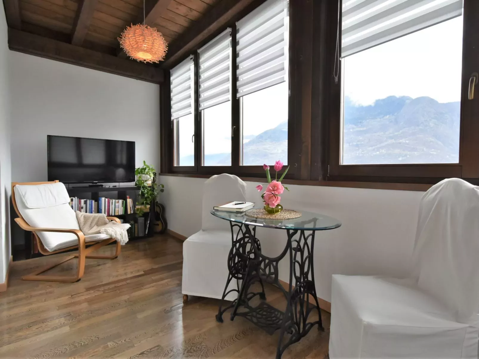 Valley View Pool Apartment-Inside