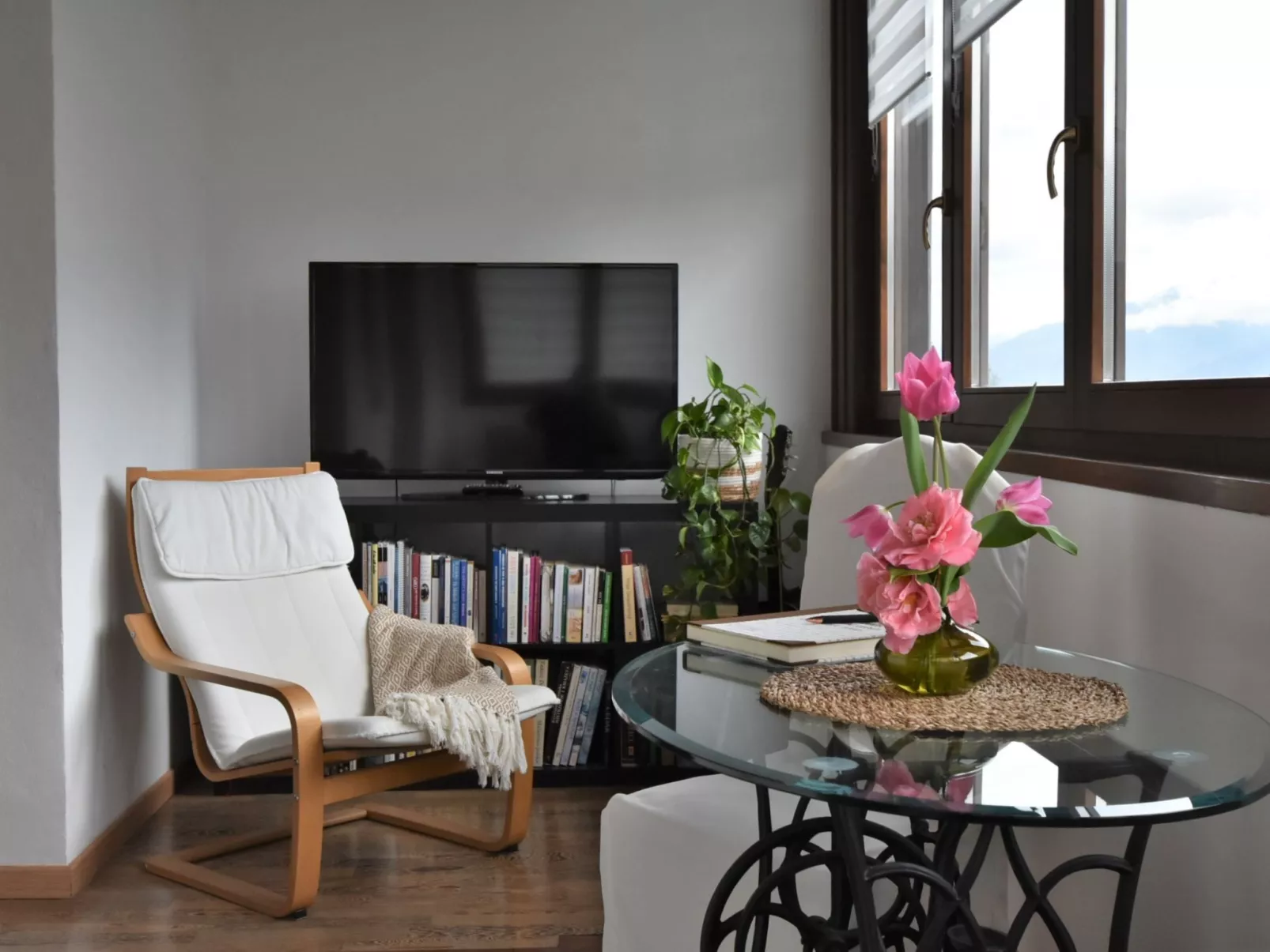 Valley View Pool Apartment-Inside