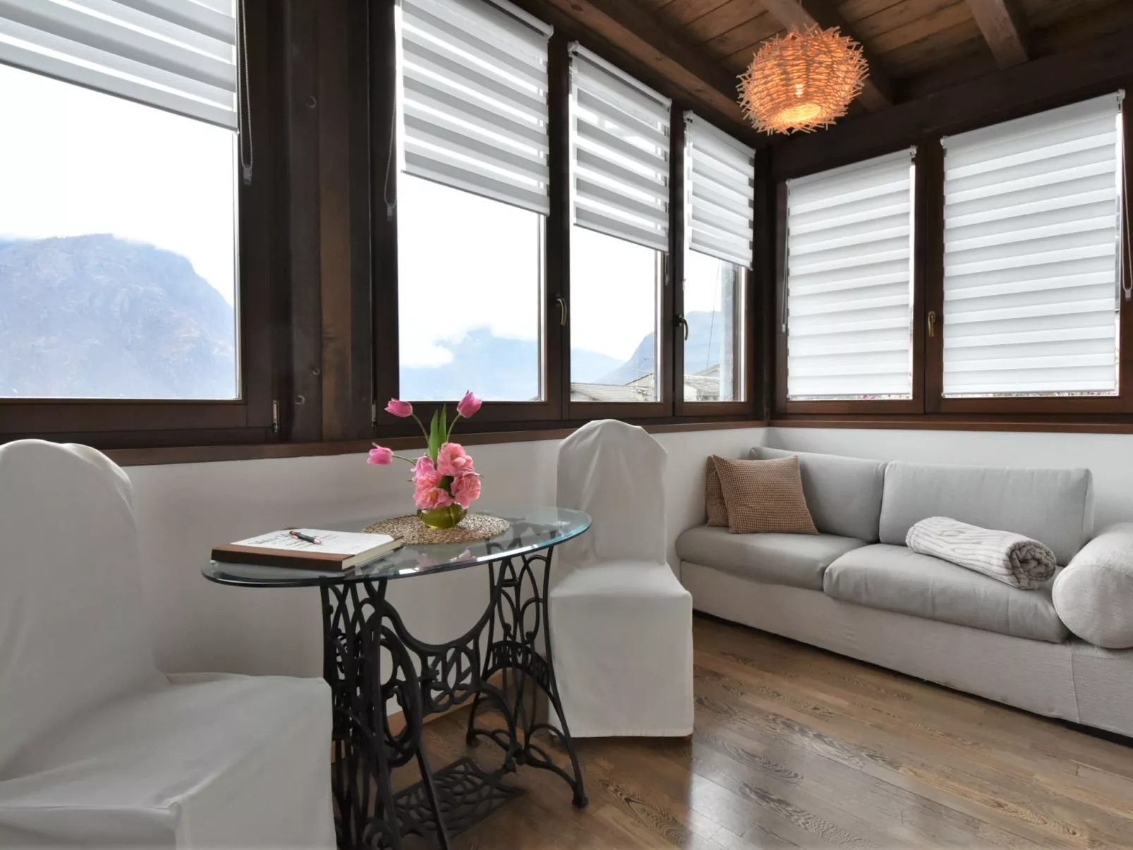 Valley View Pool Apartment-Inside