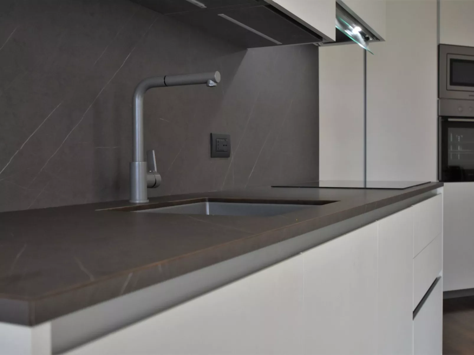 Valley View Pool Apartment-Inside