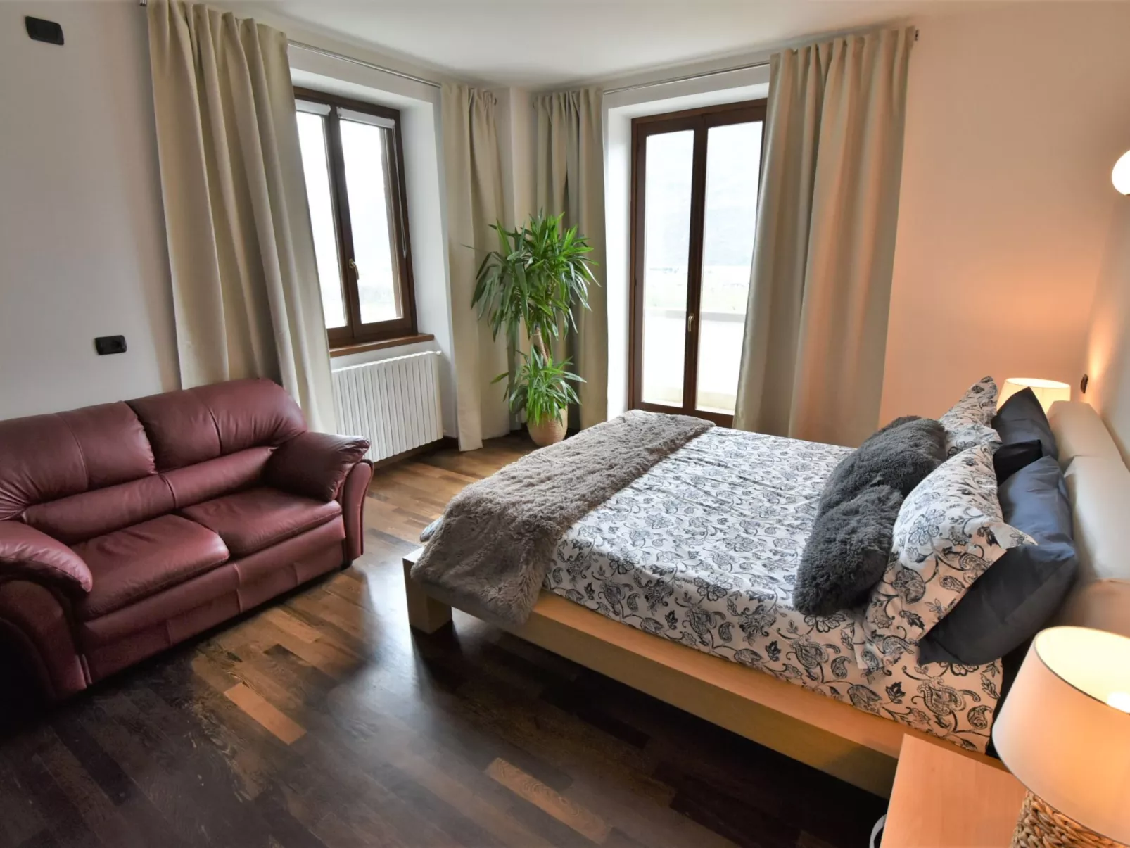 Valley View Pool Apartment-Inside