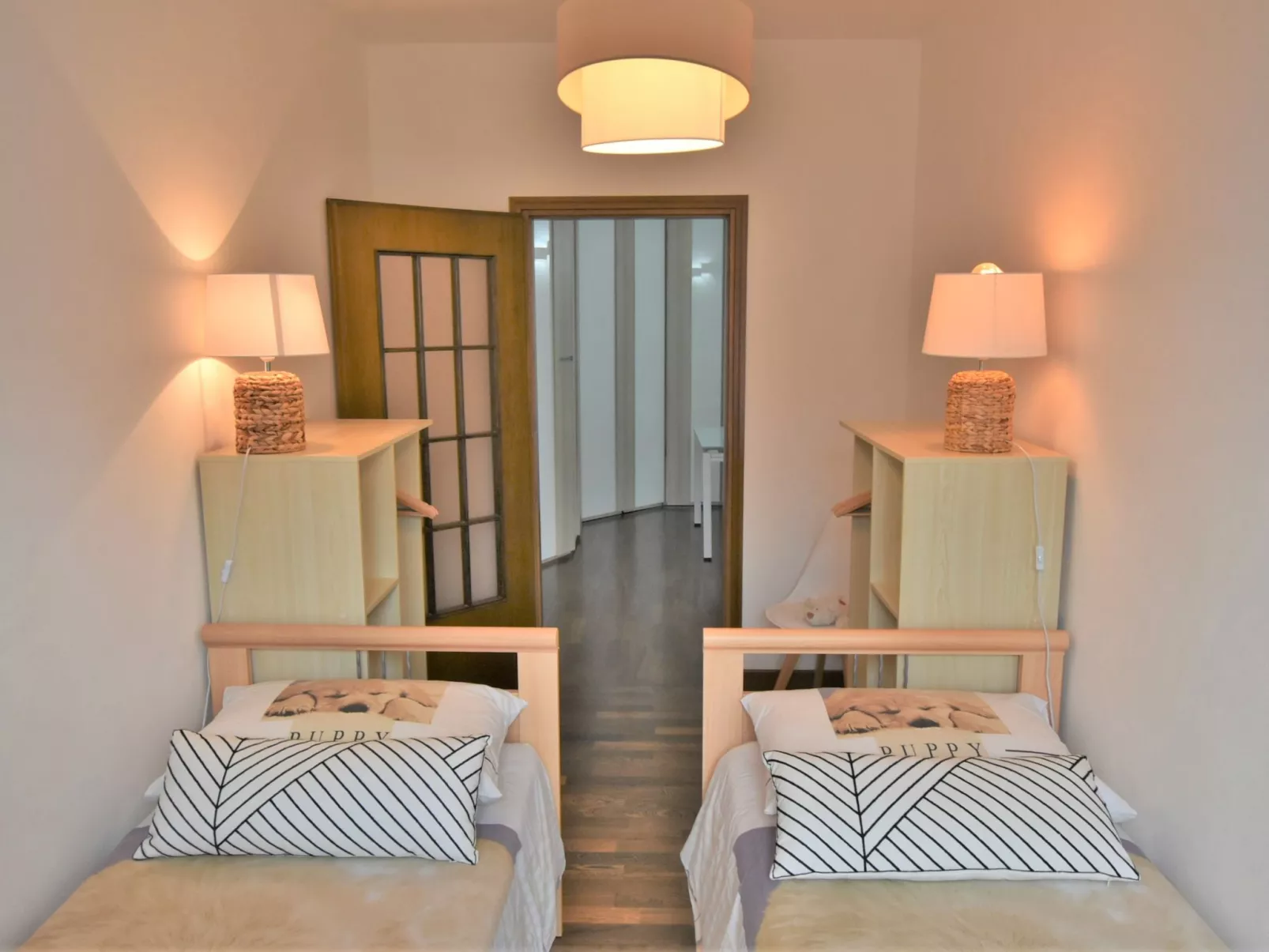 Valley View Pool Apartment-Inside