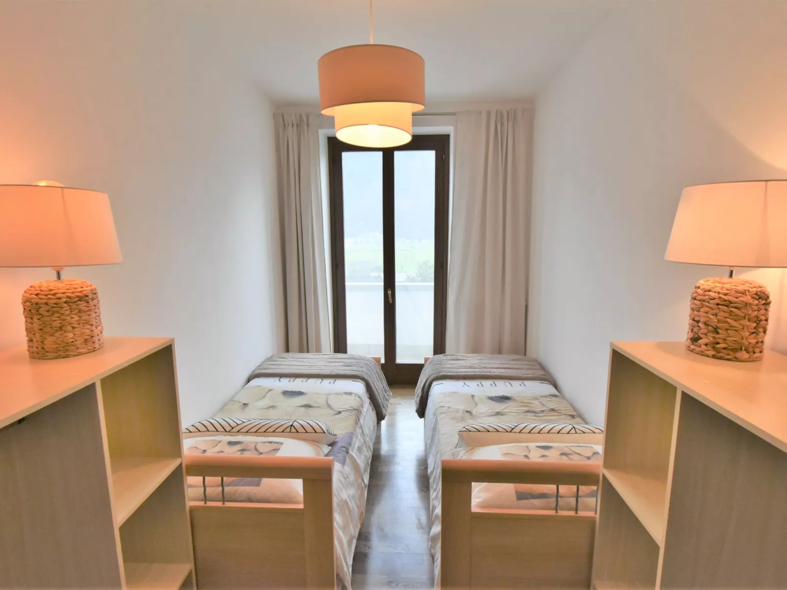 Valley View Pool Apartment-Inside