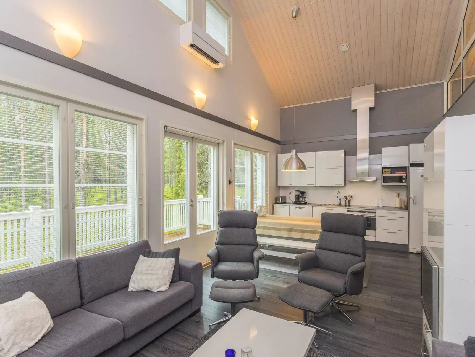 Levi kartano-Drinnen