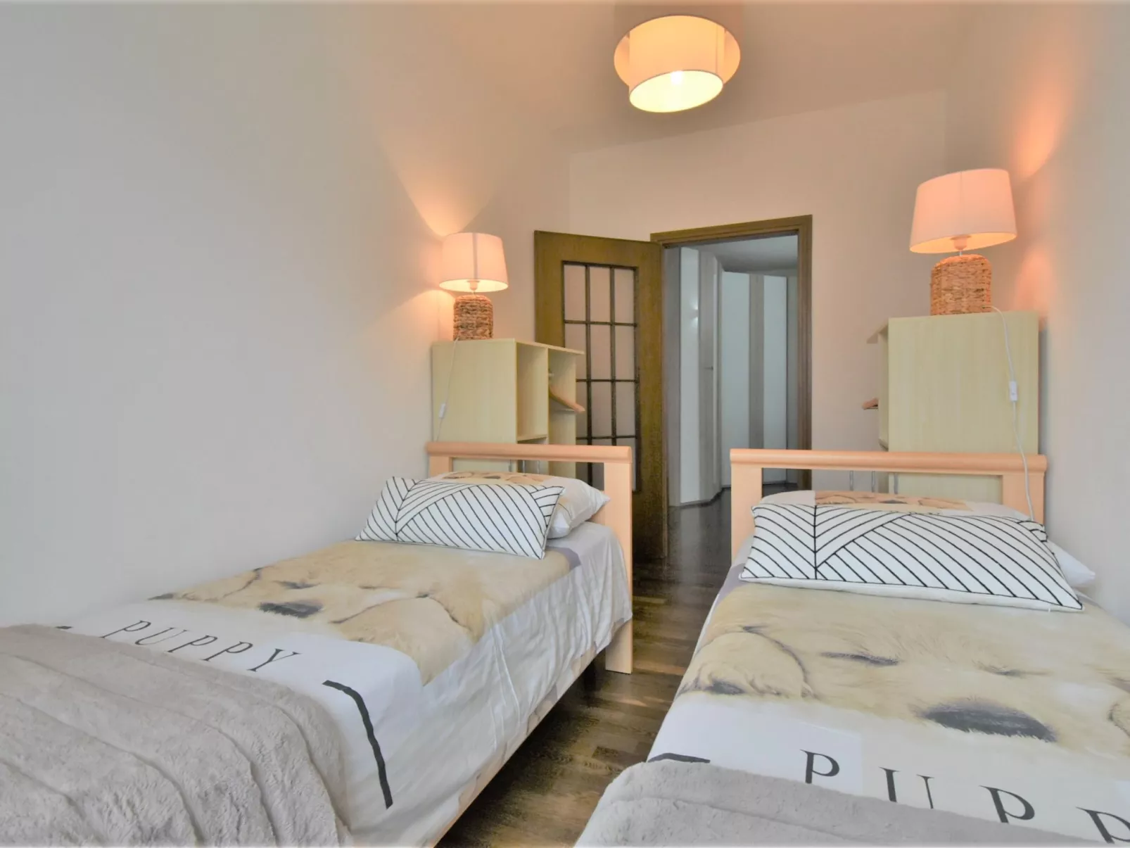 Valley View Pool Apartment-Inside