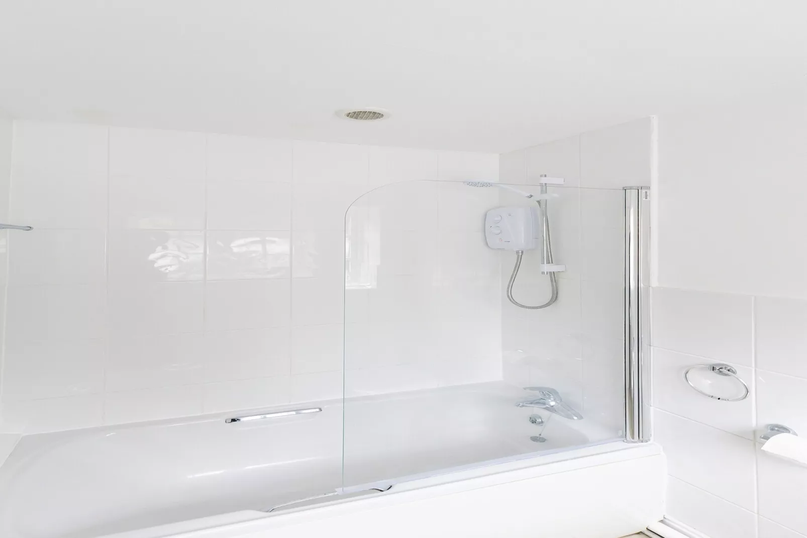 EN_DBY009_Standard Single Room - Shared-Salle de bain