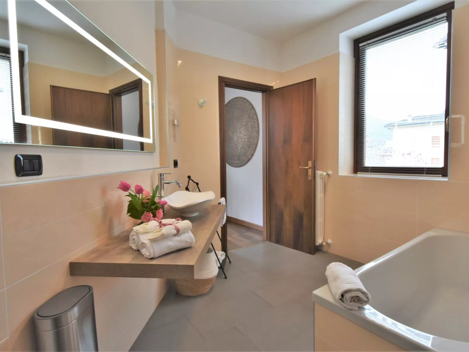 Valley View Pool Apartment-Inside
