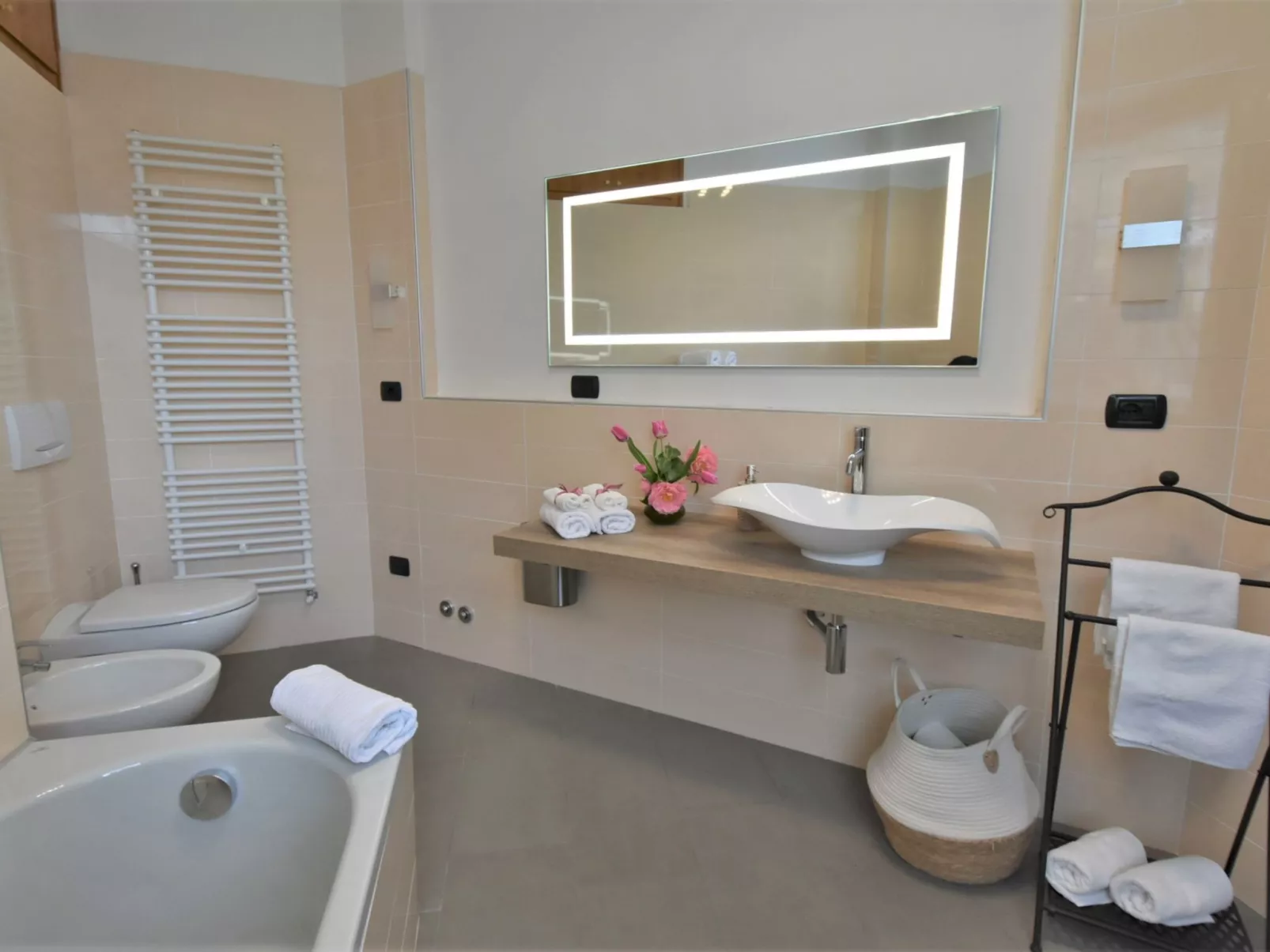 Valley View Pool Apartment-Inside