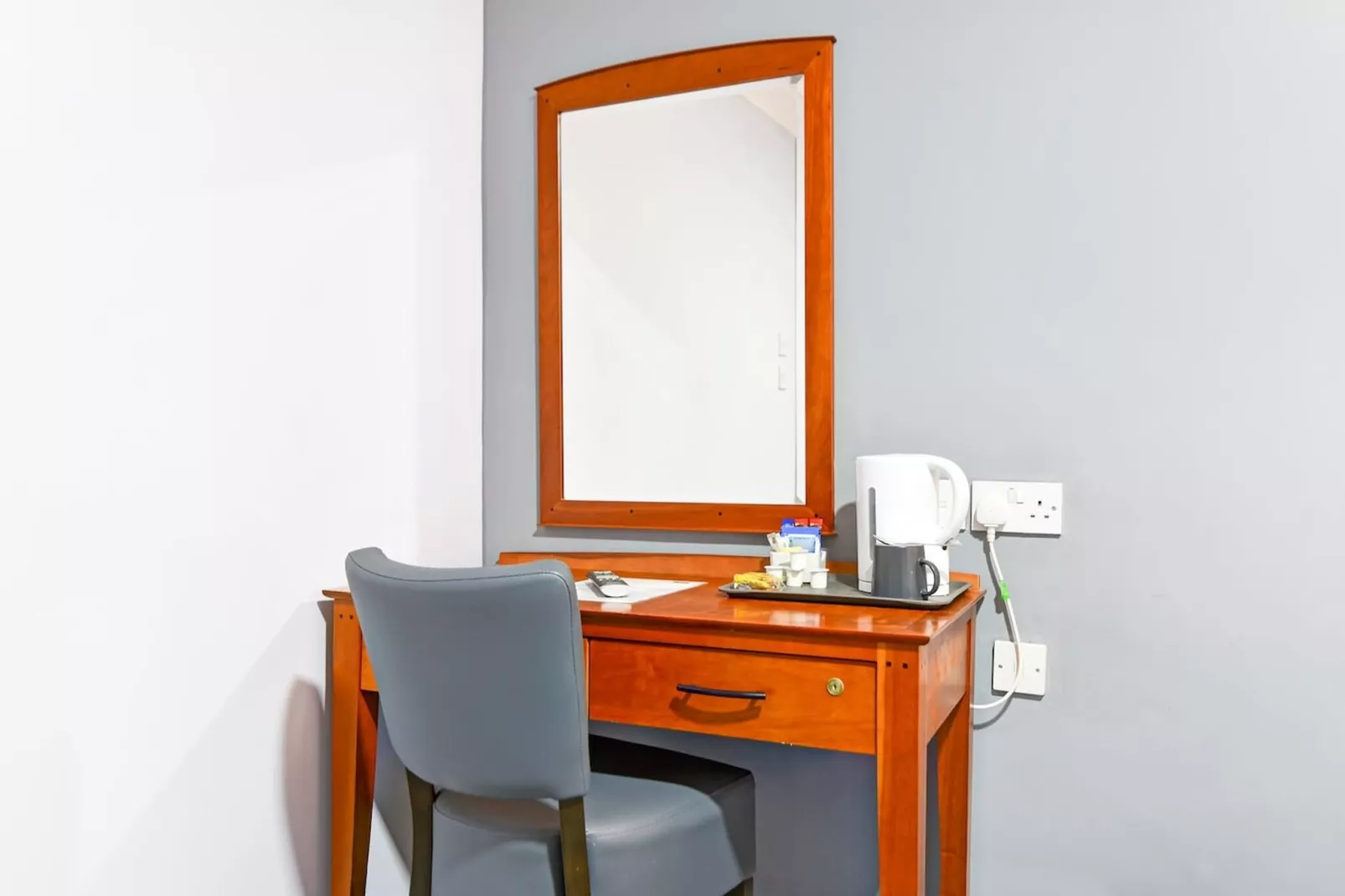 UA Twin Wet Room-Bedroom