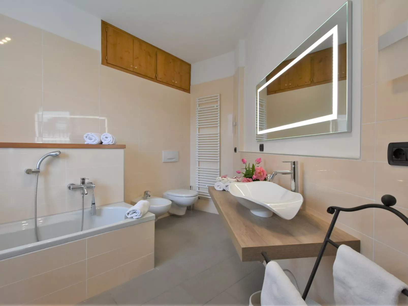 Valley View Pool Apartment-Inside