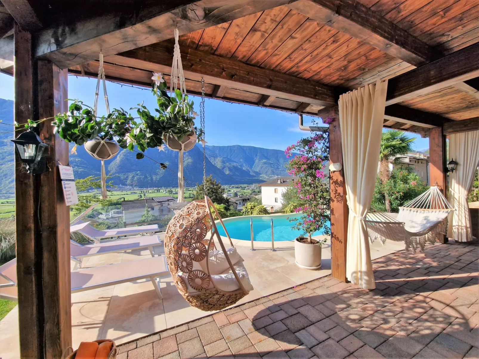Valley View Pool Apartment-Outside
