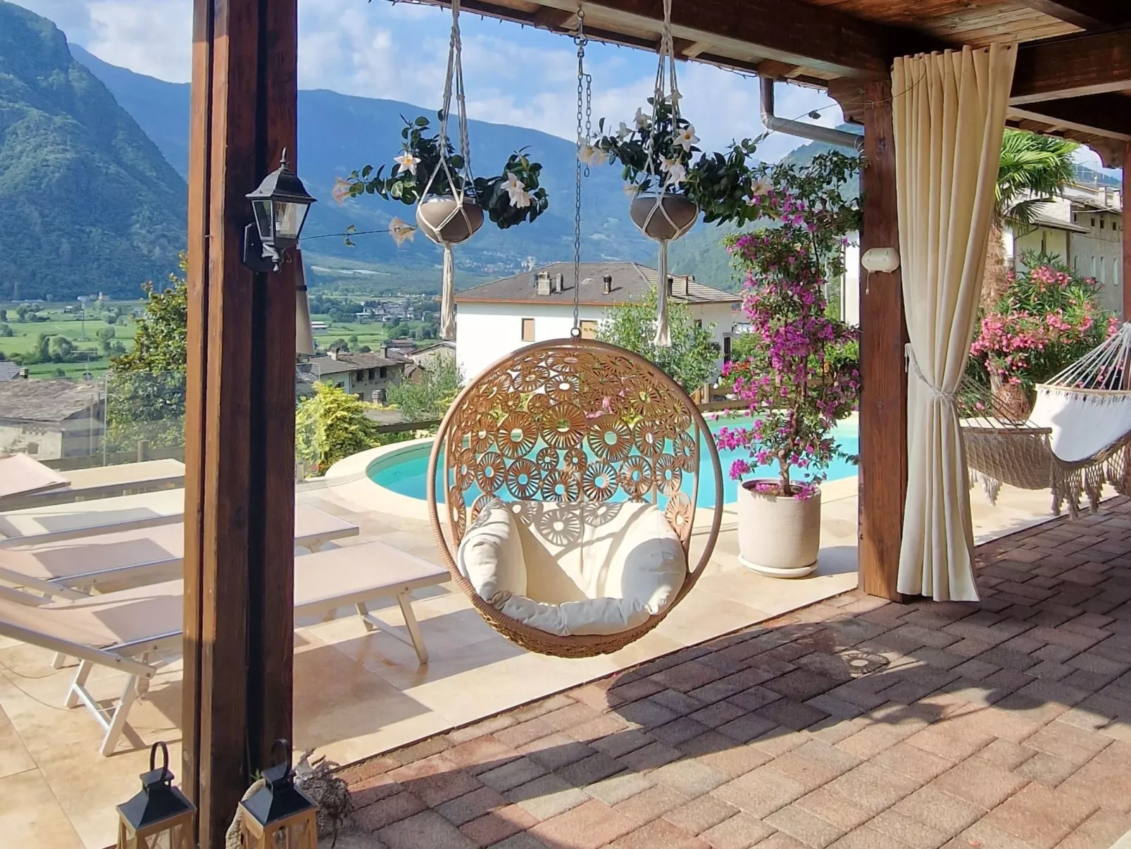 Valley View Pool Apartment-Outside